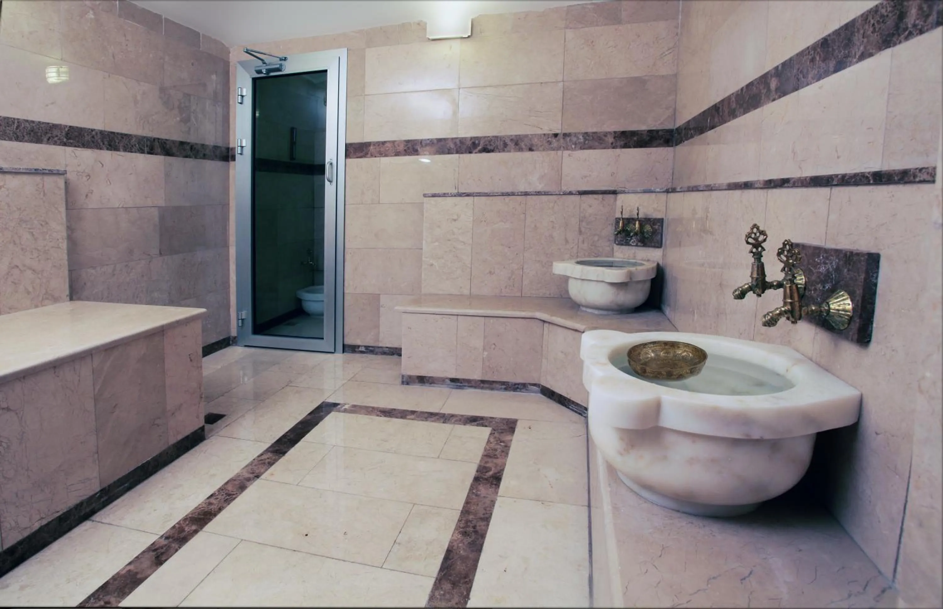 Steam room in Sultasa Hotel