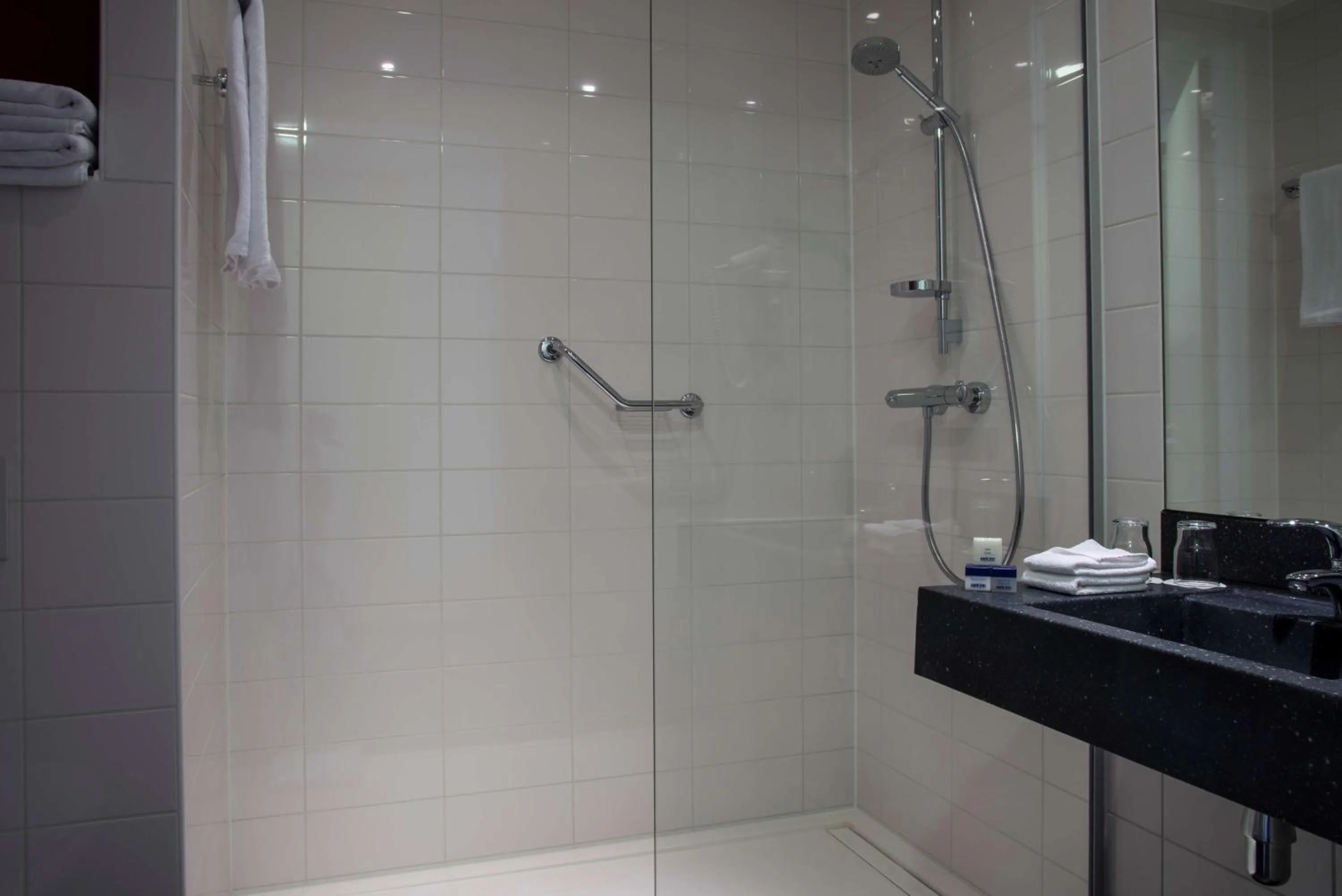 Shower, Bathroom in Park Inn By Radisson Amsterdam Airport Schiphol
