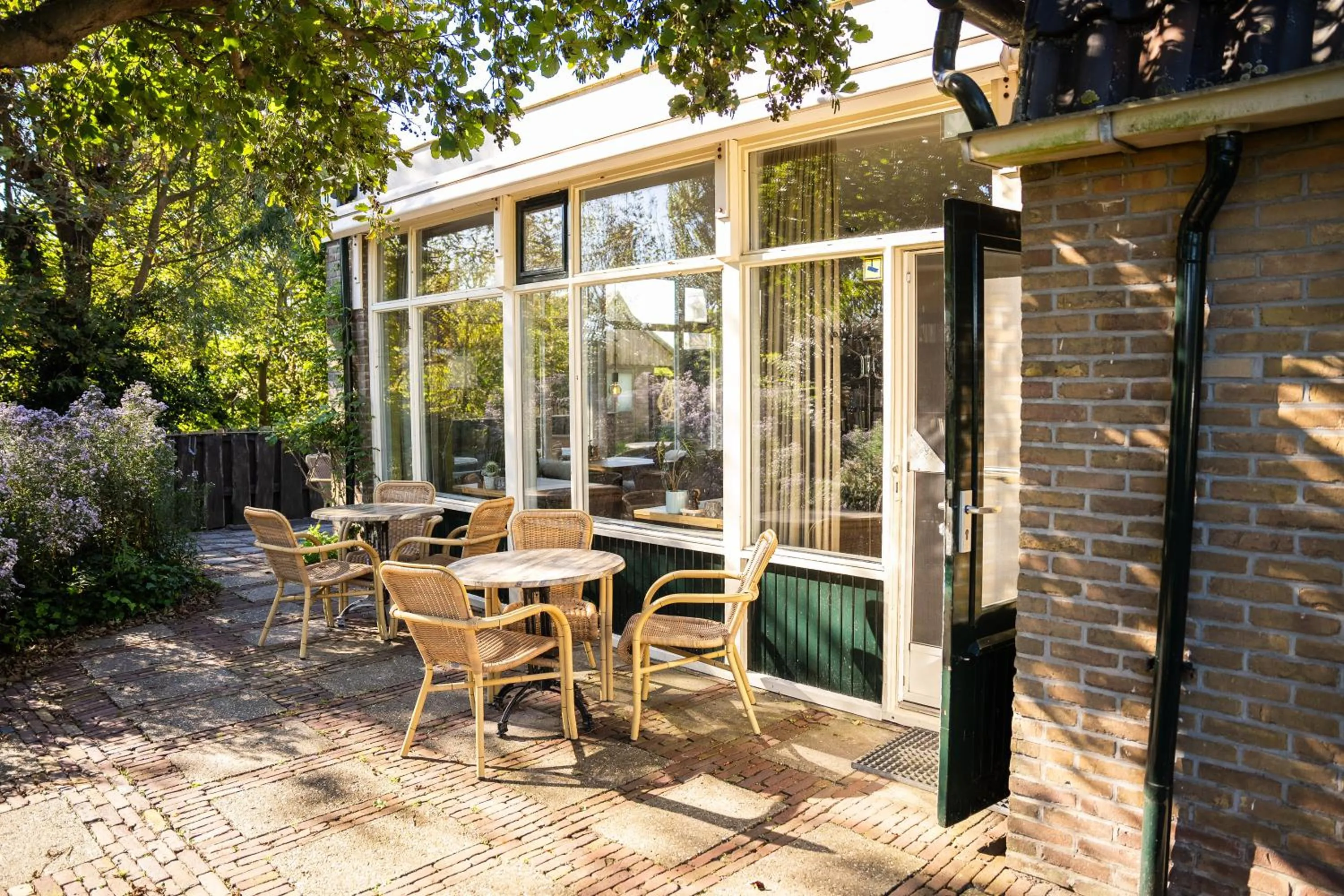 Patio in Hotel De Horper Wielen