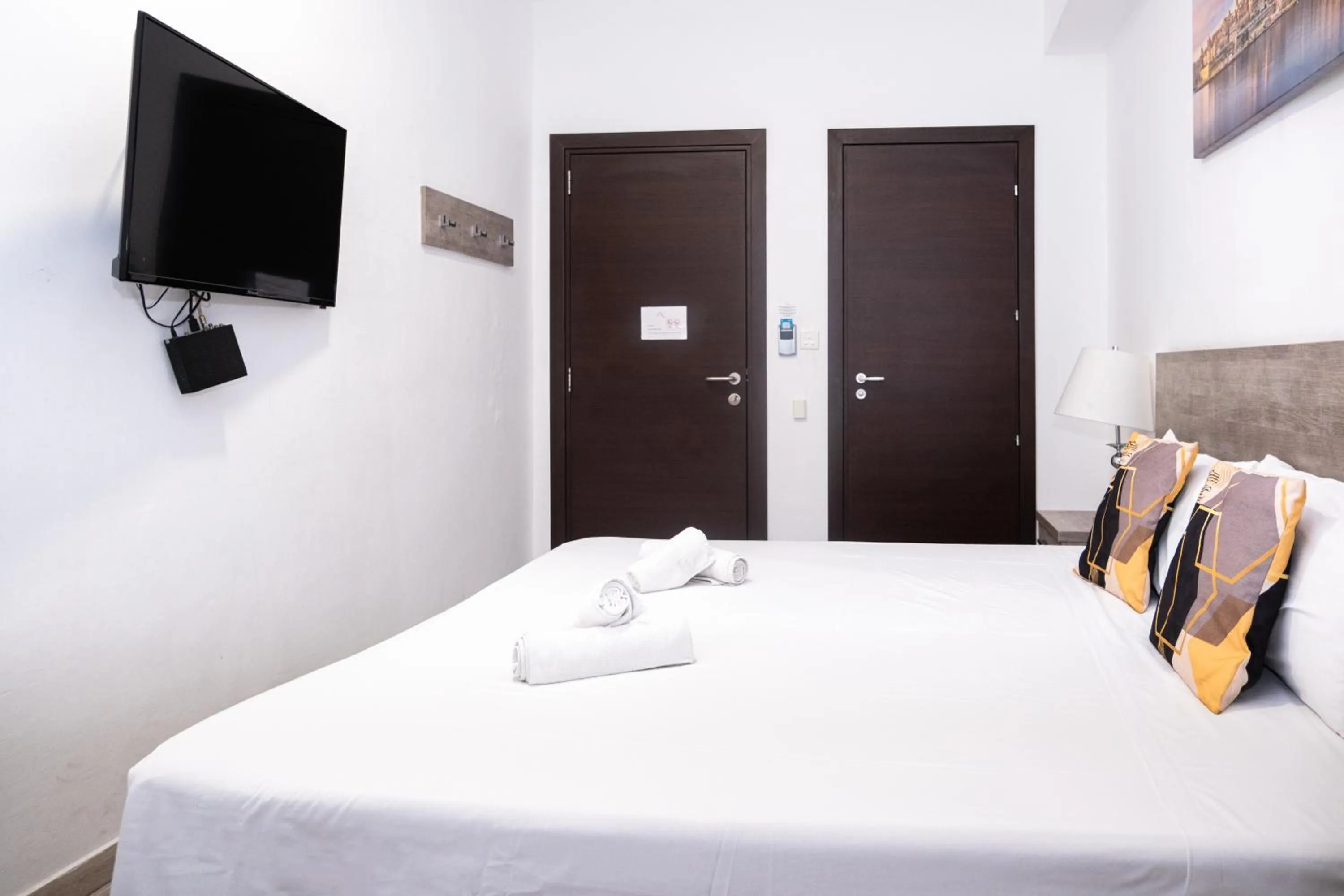 TV and multimedia, Bed in Napoli Suites Studios Aparthotel