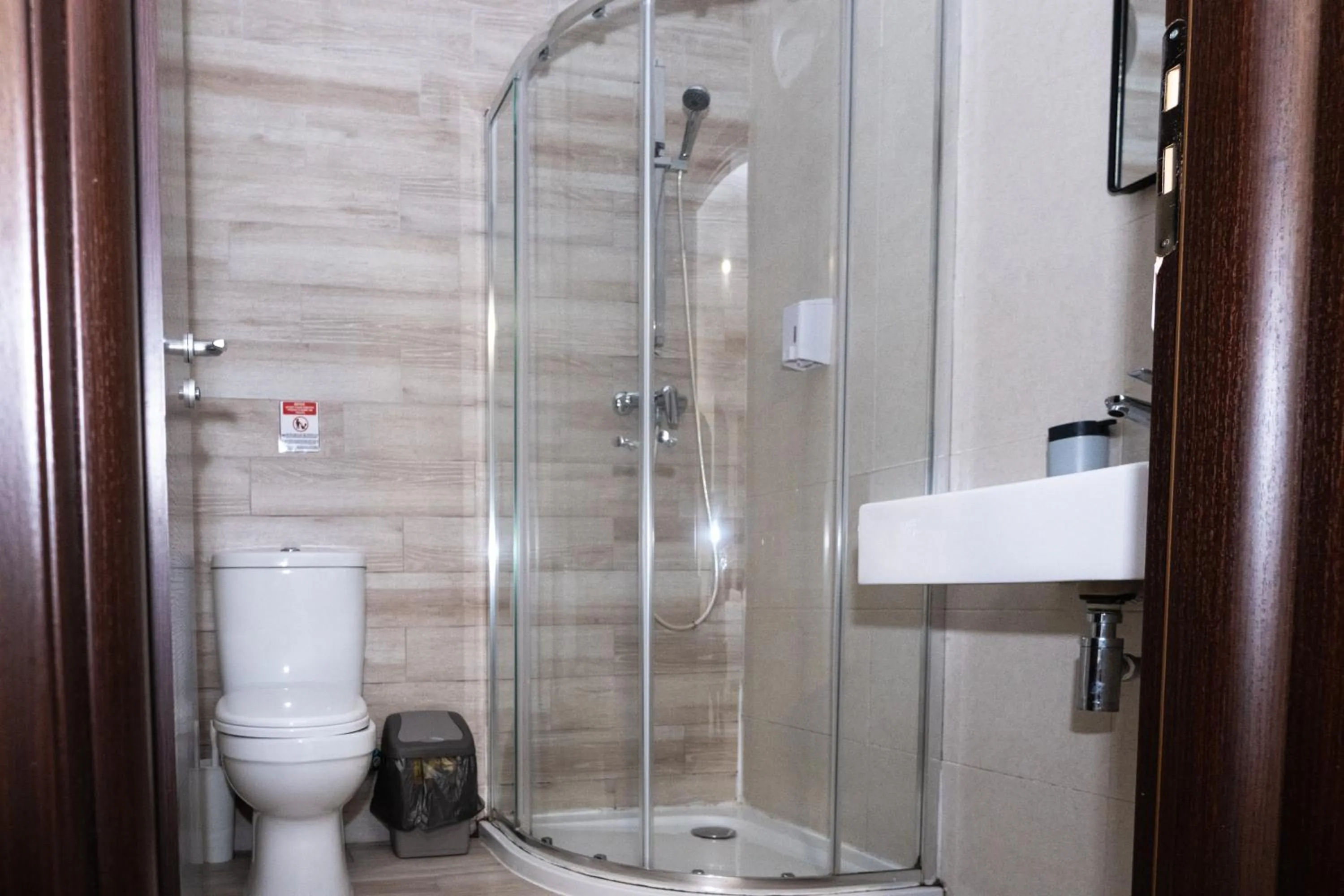 Shower in Napoli Suites Studios Aparthotel