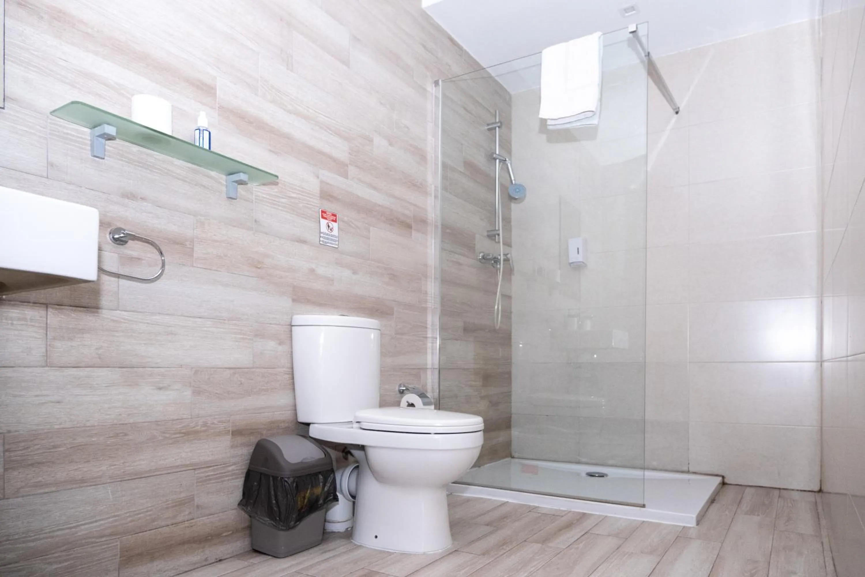 Shower in Napoli Suites Studios Aparthotel