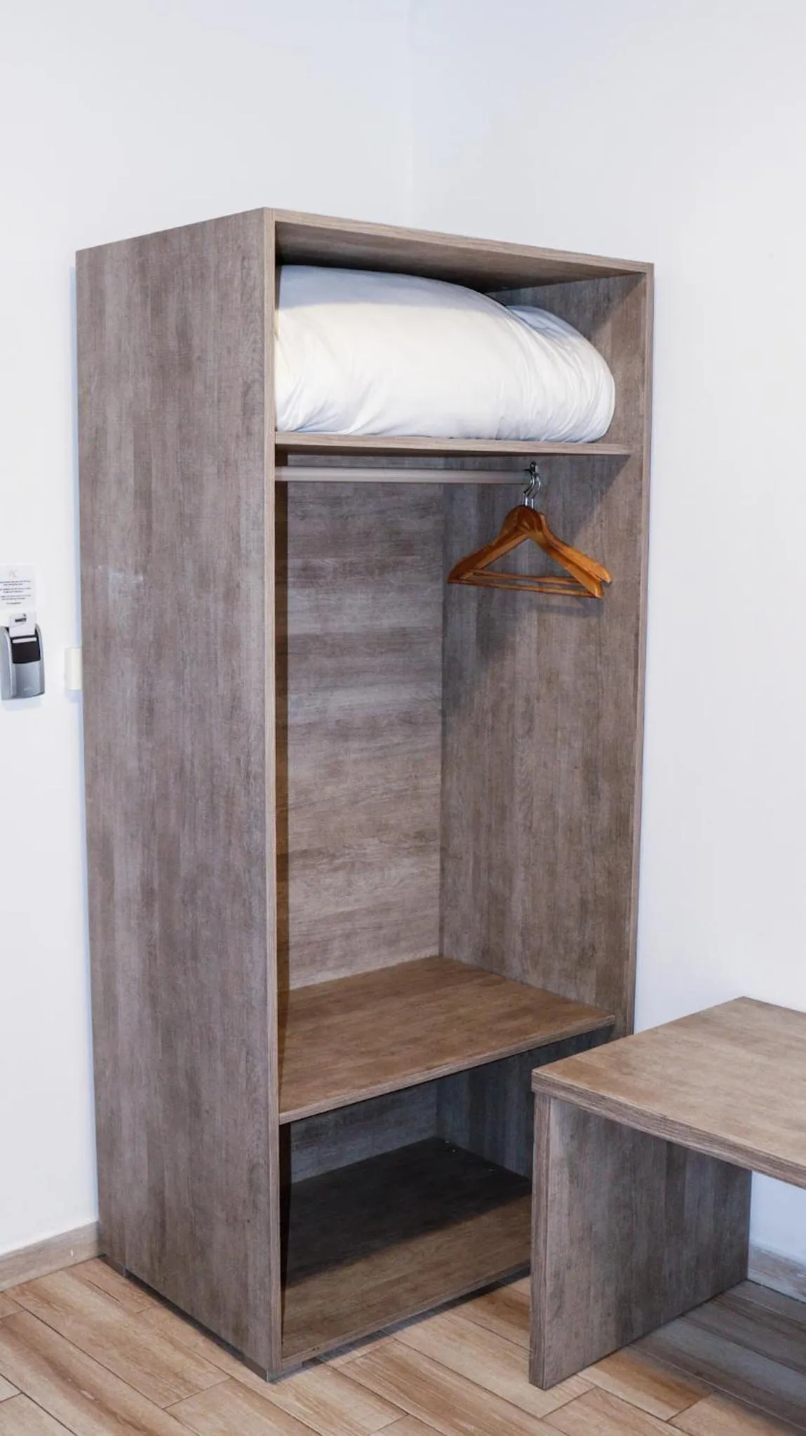 wardrobe in Napoli Suites Studios Aparthotel