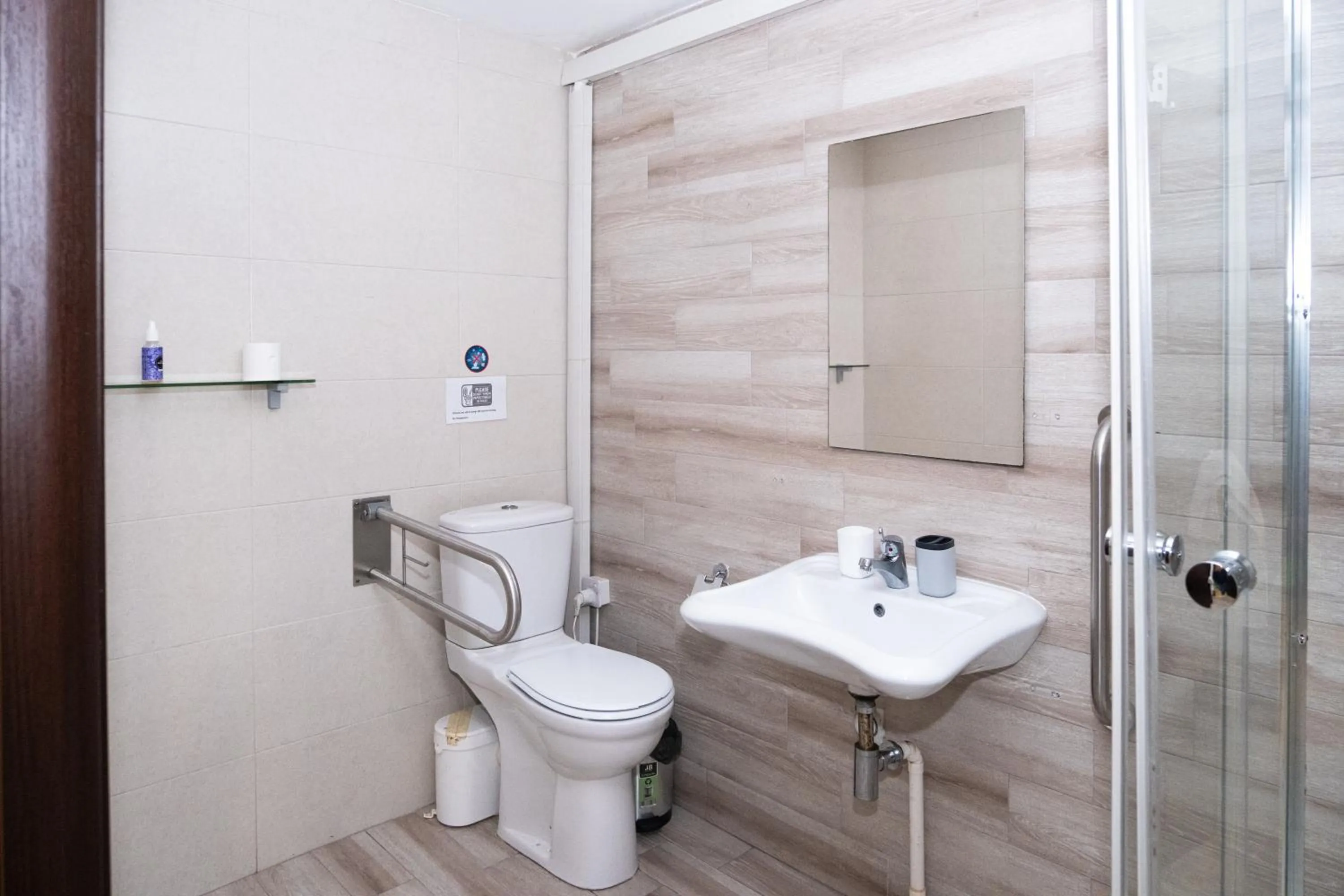 Shower in Napoli Suites Studios Aparthotel