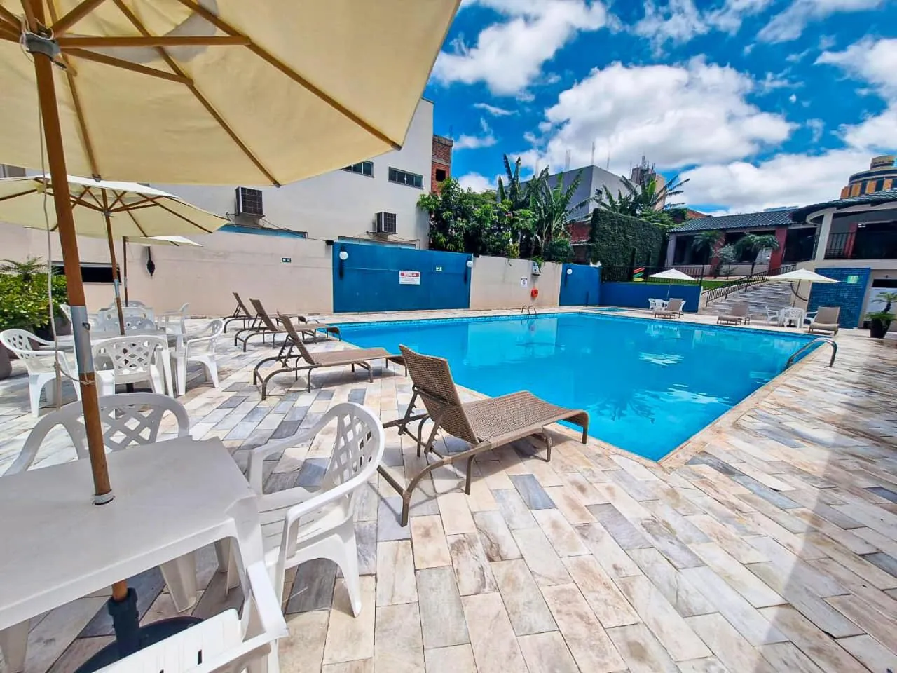 Swimming pool in San Rafael Comfort Class Hotel