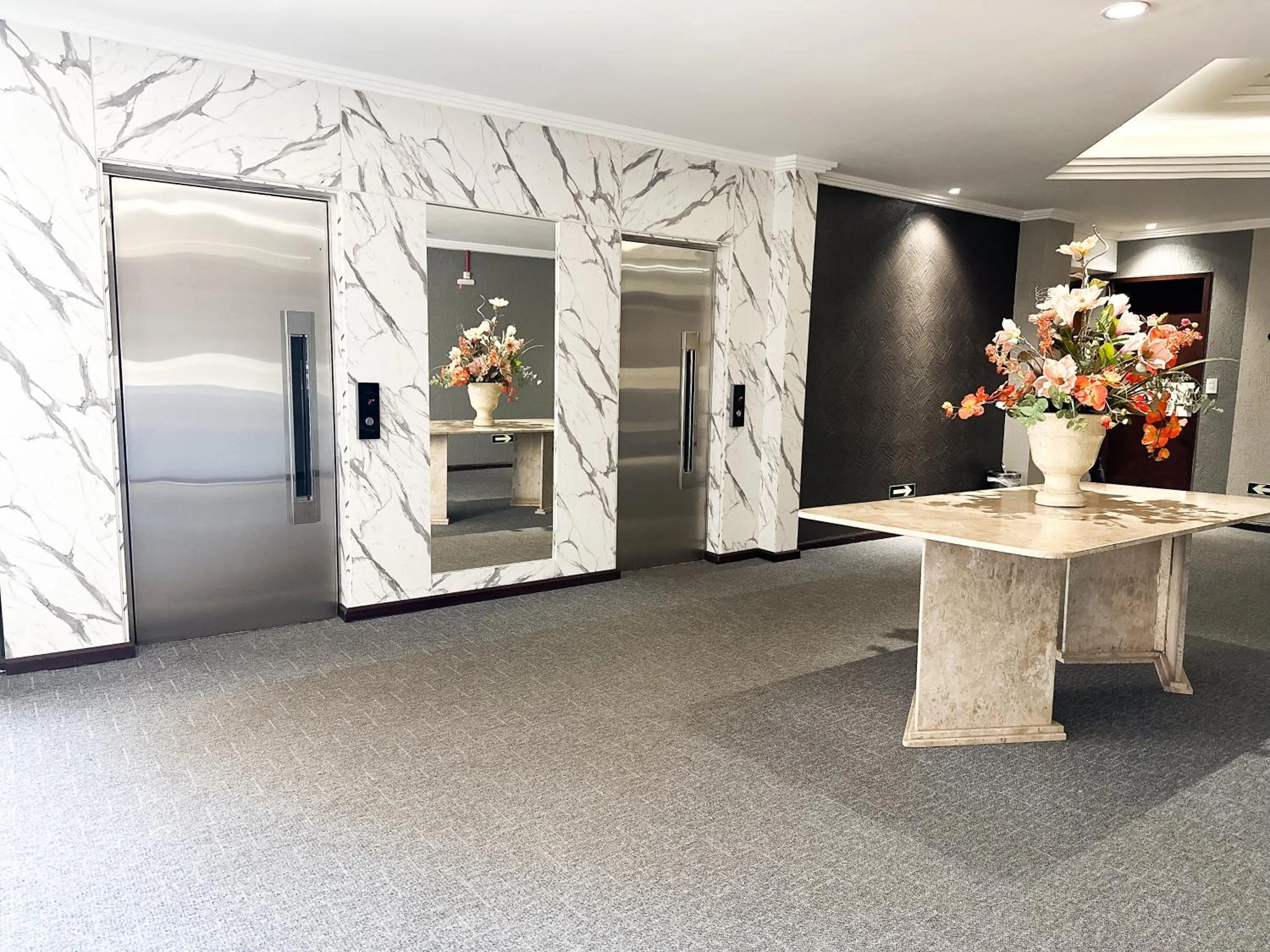 elevator in San Rafael Comfort Class Hotel