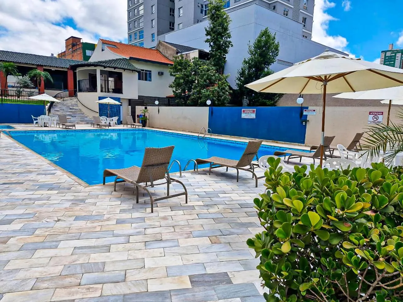 Swimming pool in San Rafael Comfort Class Hotel