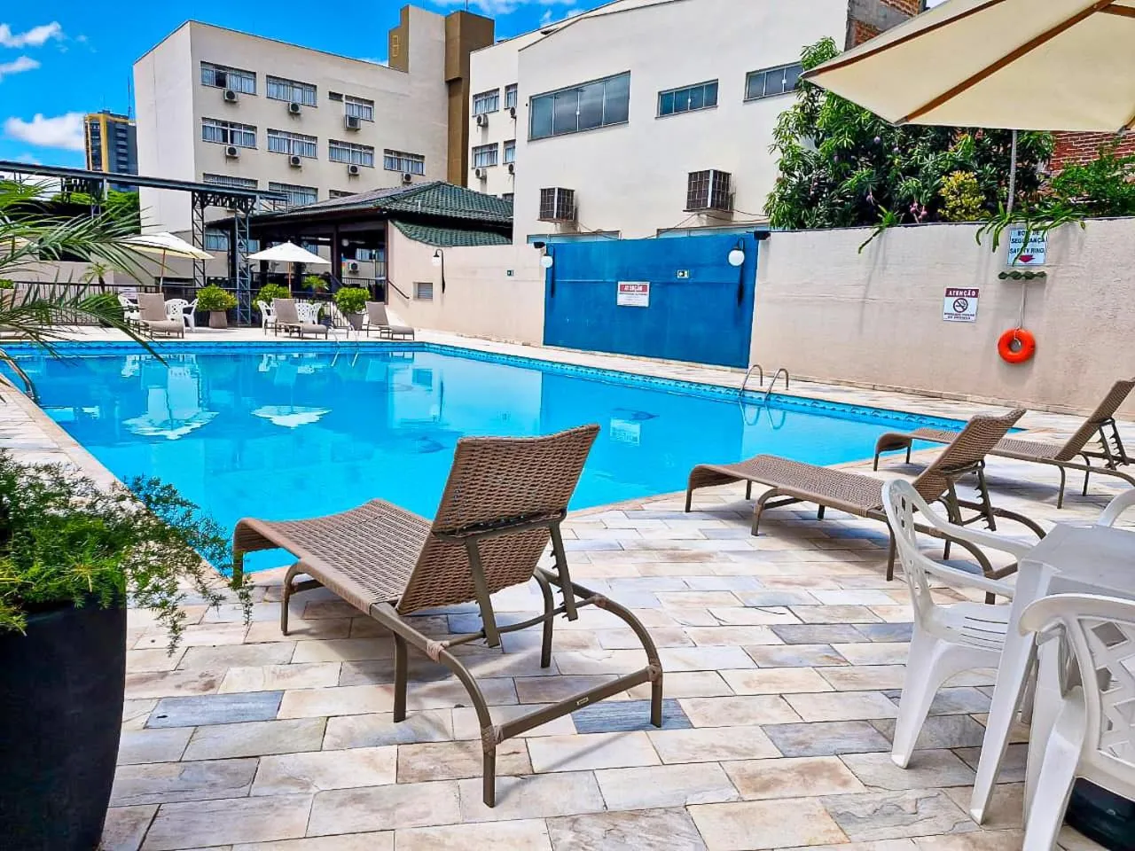 Swimming pool in San Rafael Comfort Class Hotel