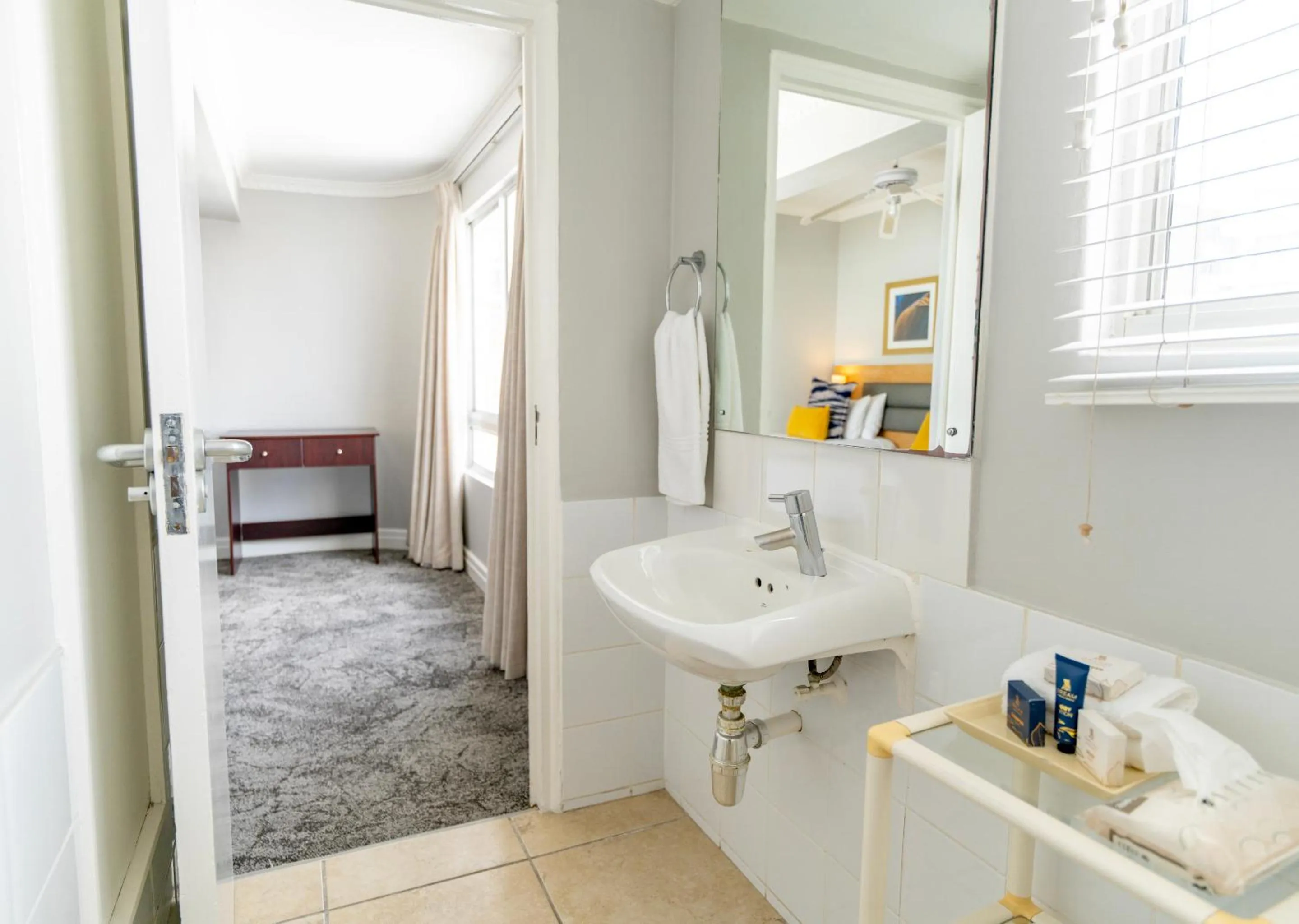 Shower in Peninsula All Suite Hotel by Dream Resorts