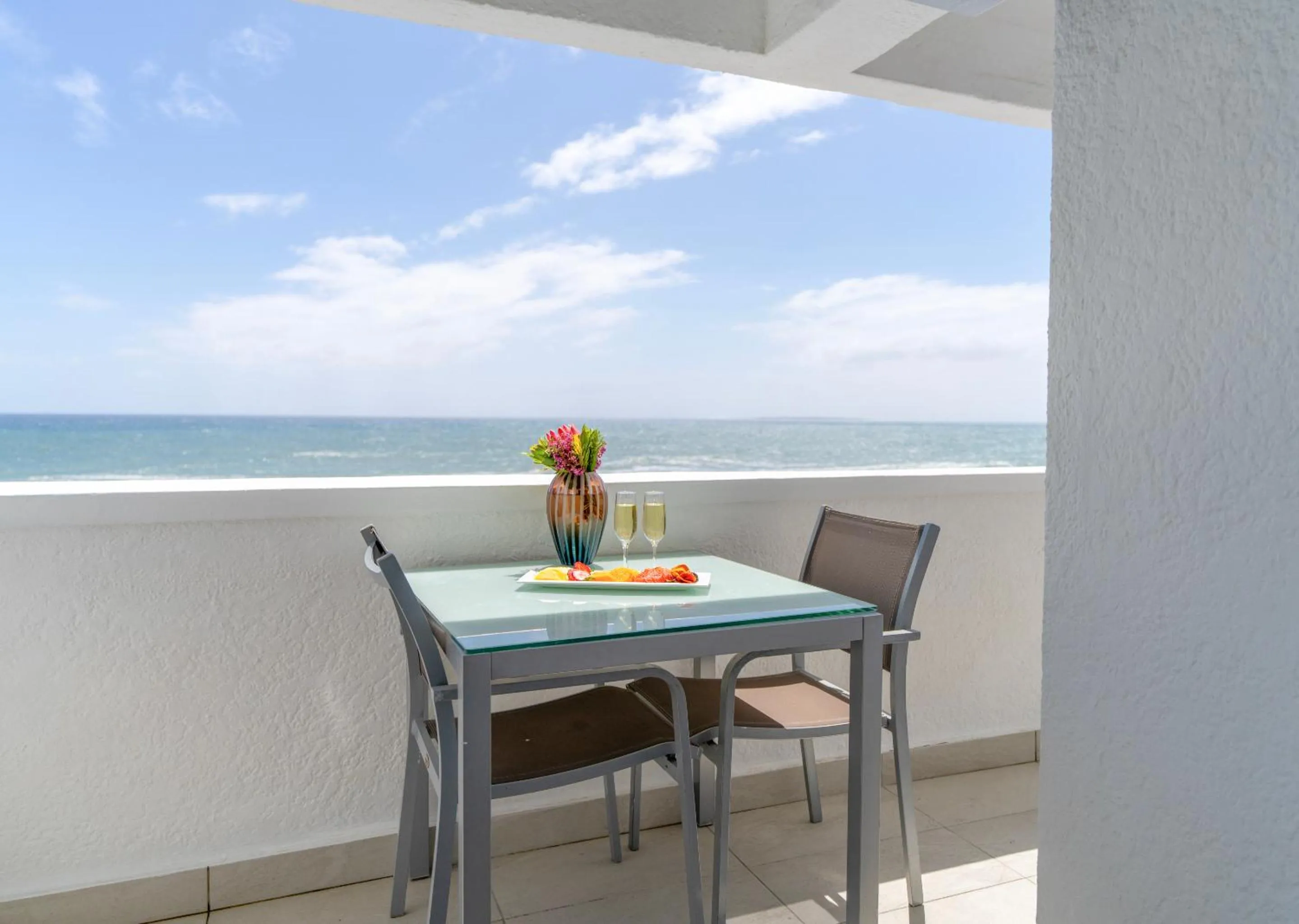 Patio in Peninsula All Suite Hotel by Dream Resorts