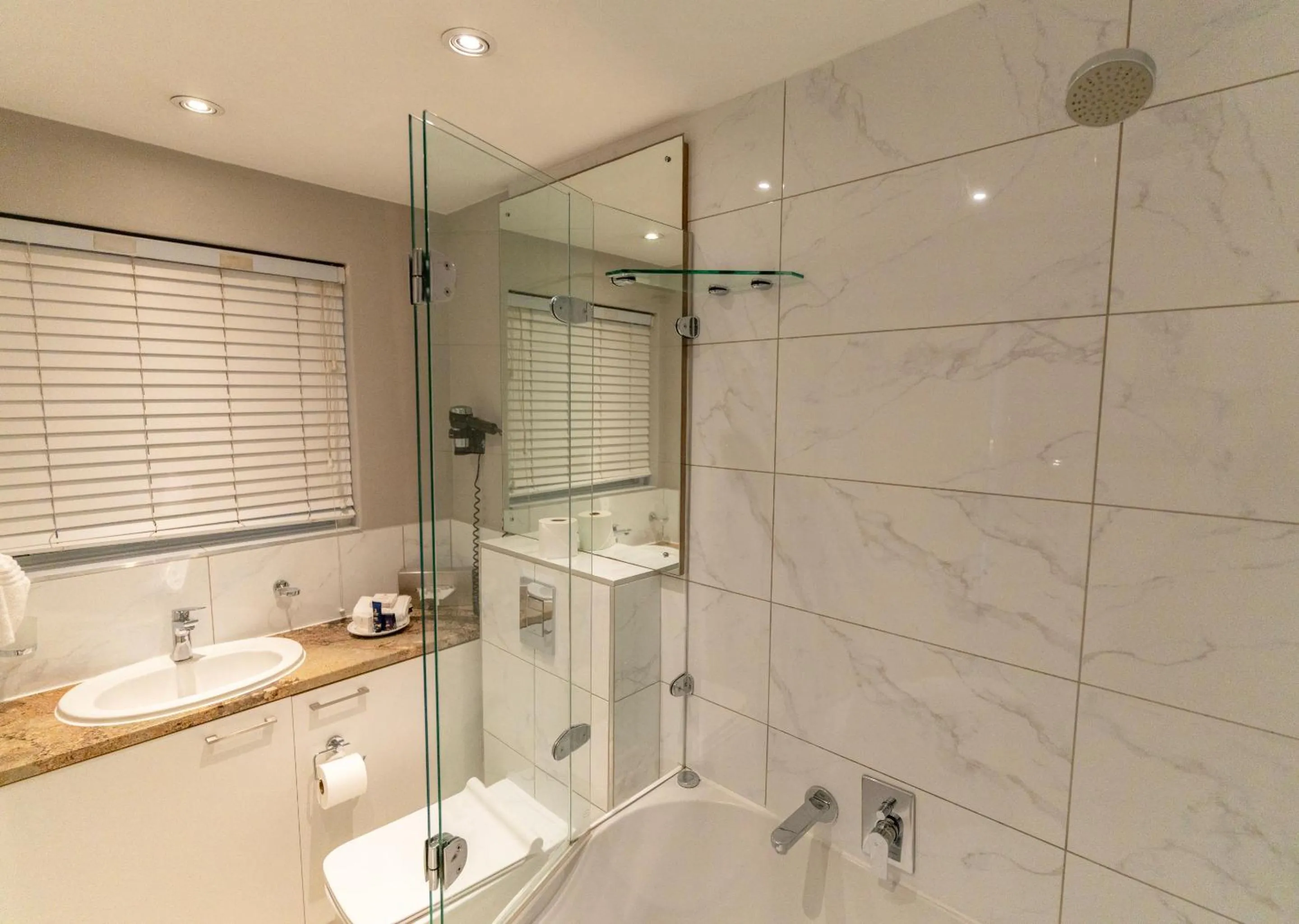 Shower in Peninsula All Suite Hotel by Dream Resorts