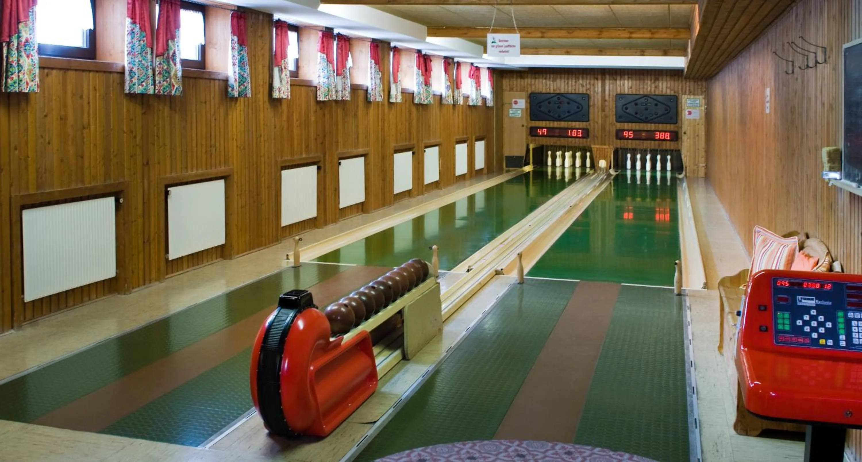 Bowling in Hotel Berghof