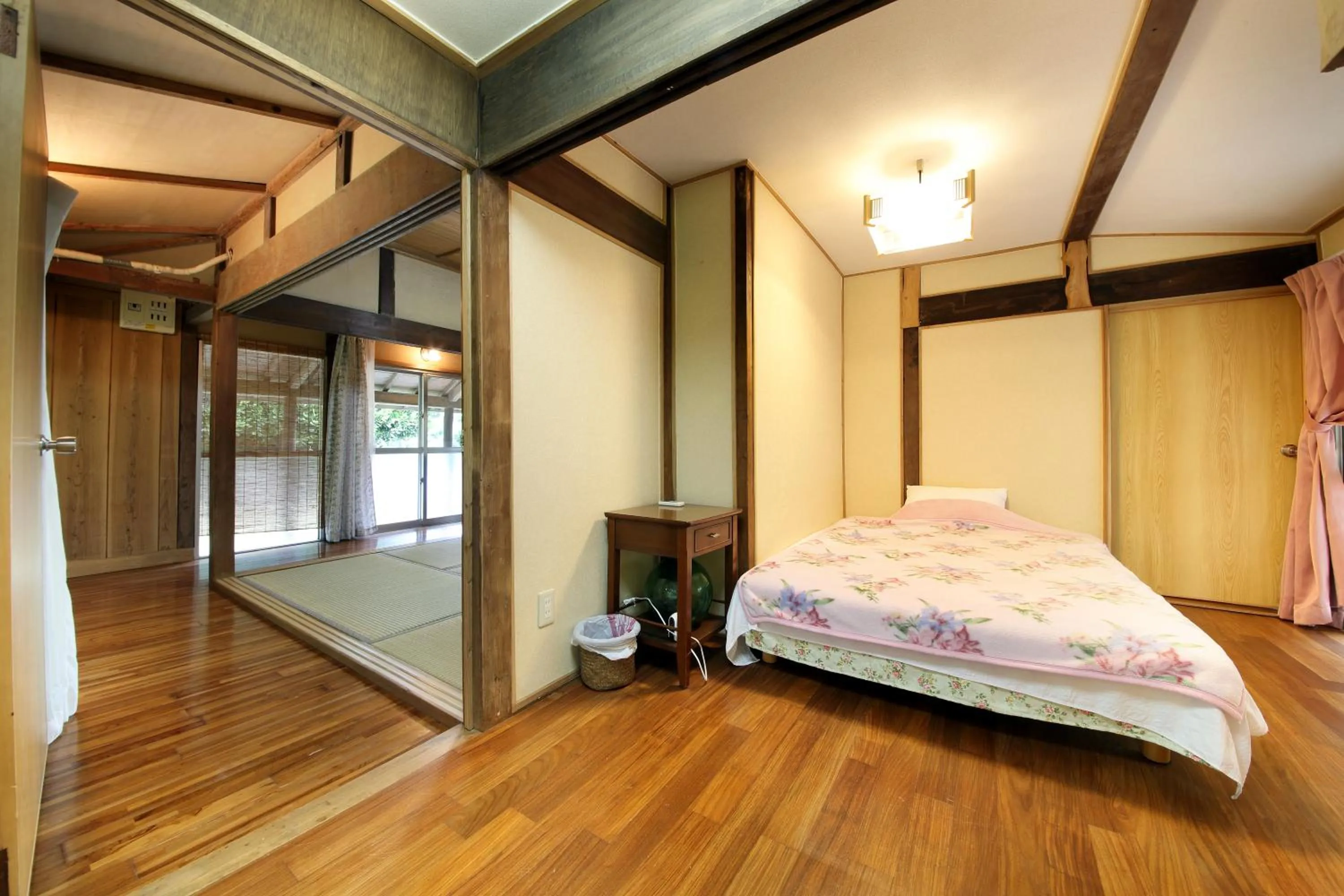 Photo of the whole room, Bed in Kume guest house