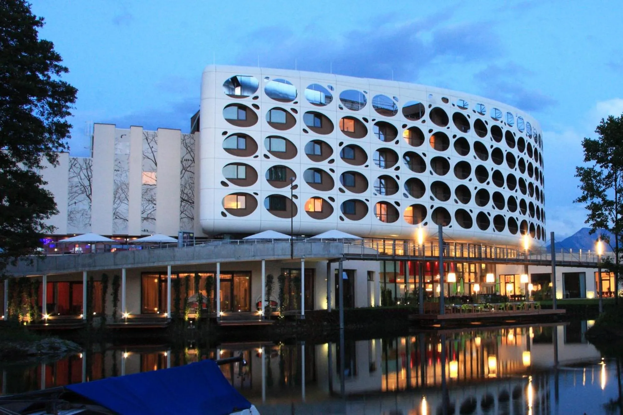 Facade/entrance in Das Seepark Wörthersee Resort