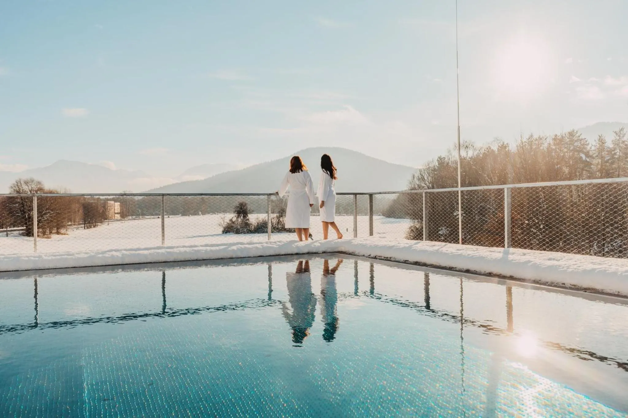 Swimming pool in Das Seepark Wörthersee Resort