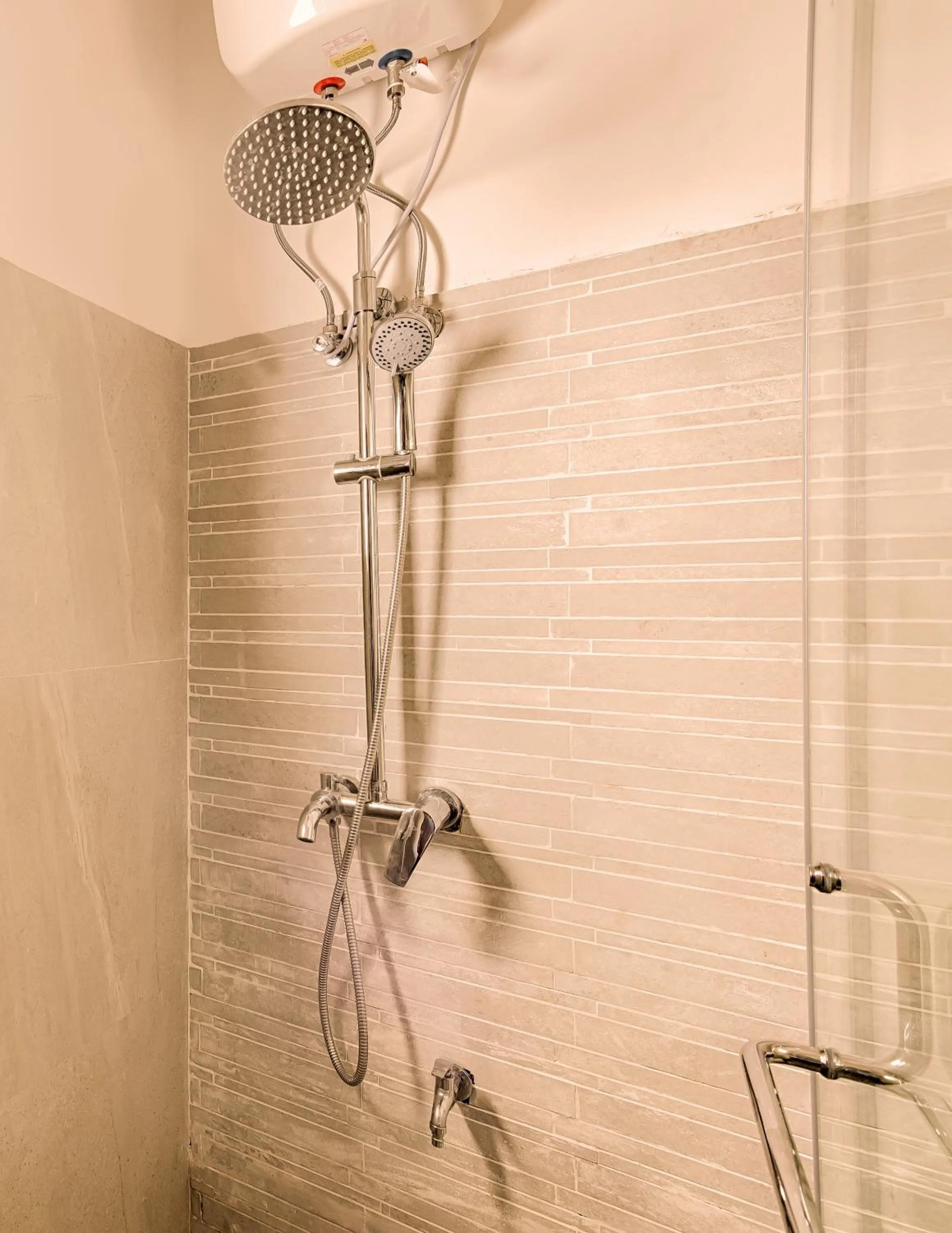 Shower in Spice Ella