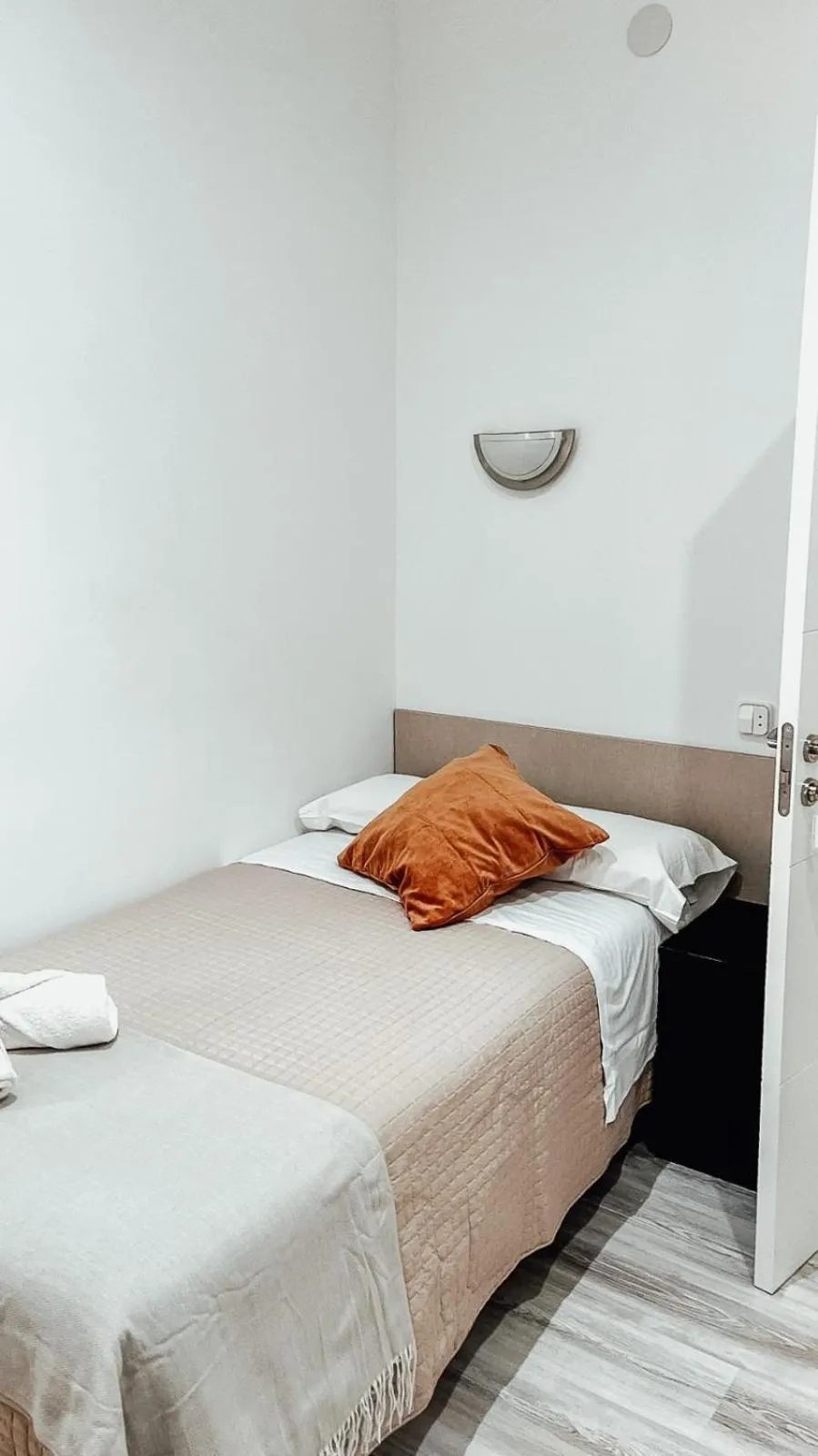 Bed in Hostal Ruta de Francia