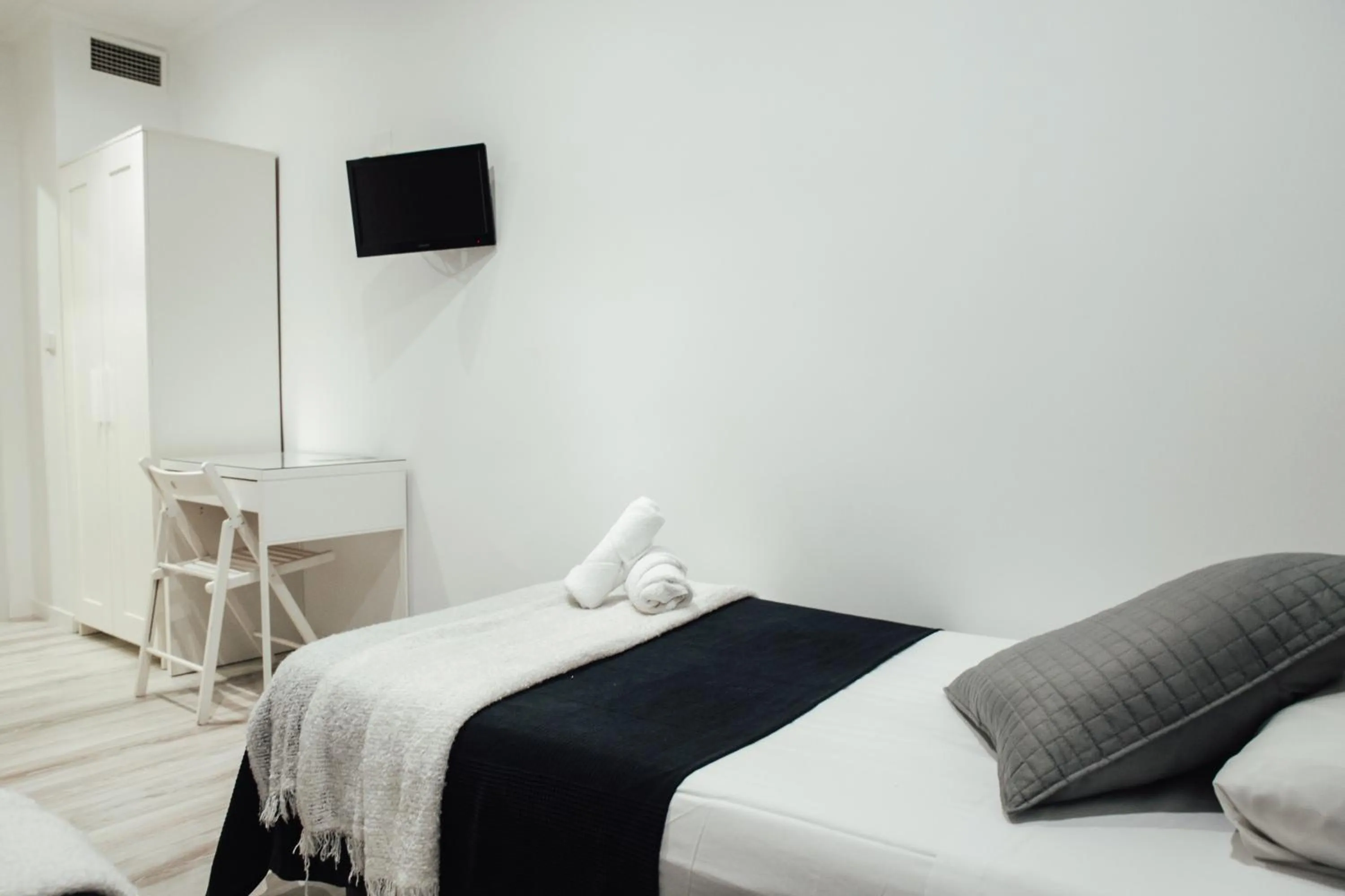 Bed in Hostal Ruta de Francia