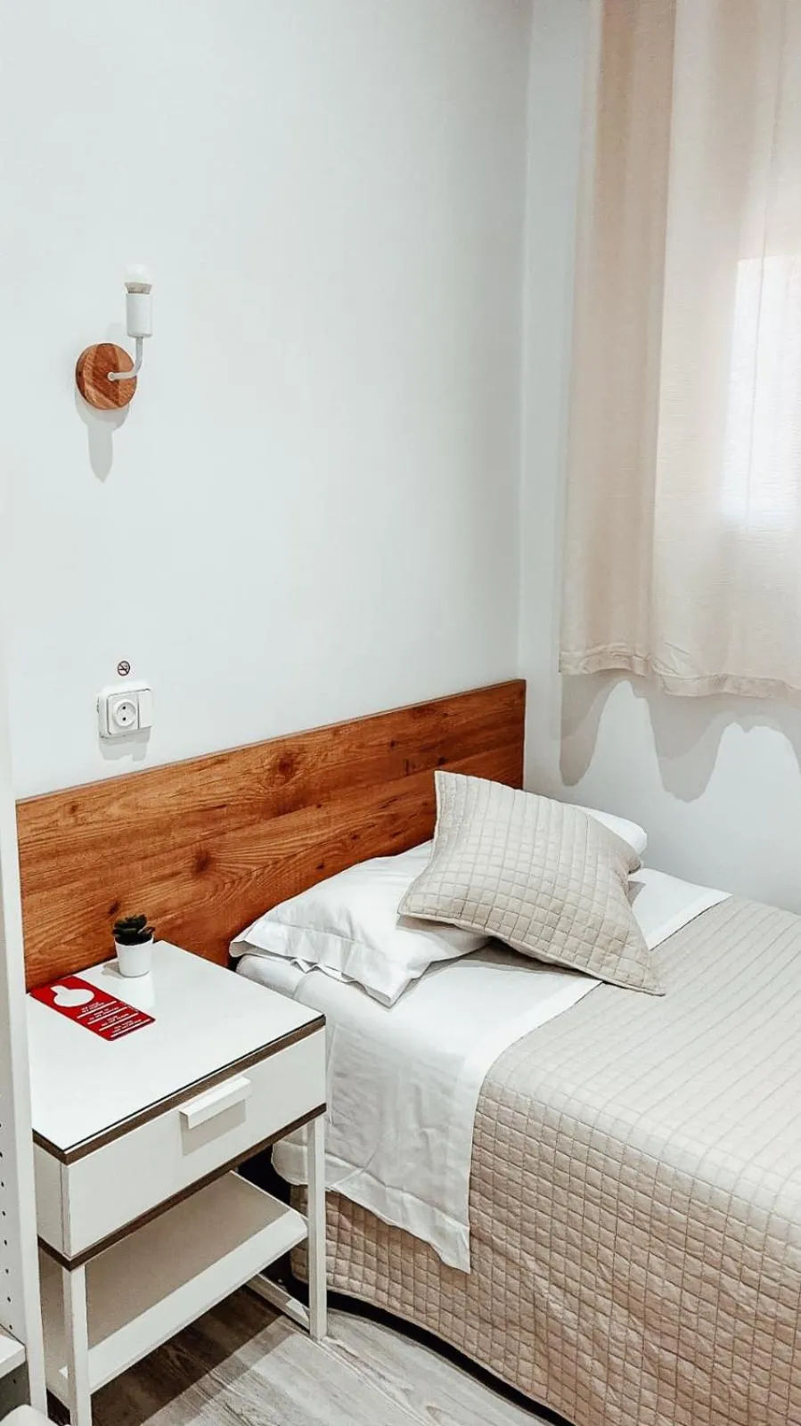 Bed in Hostal Ruta de Francia