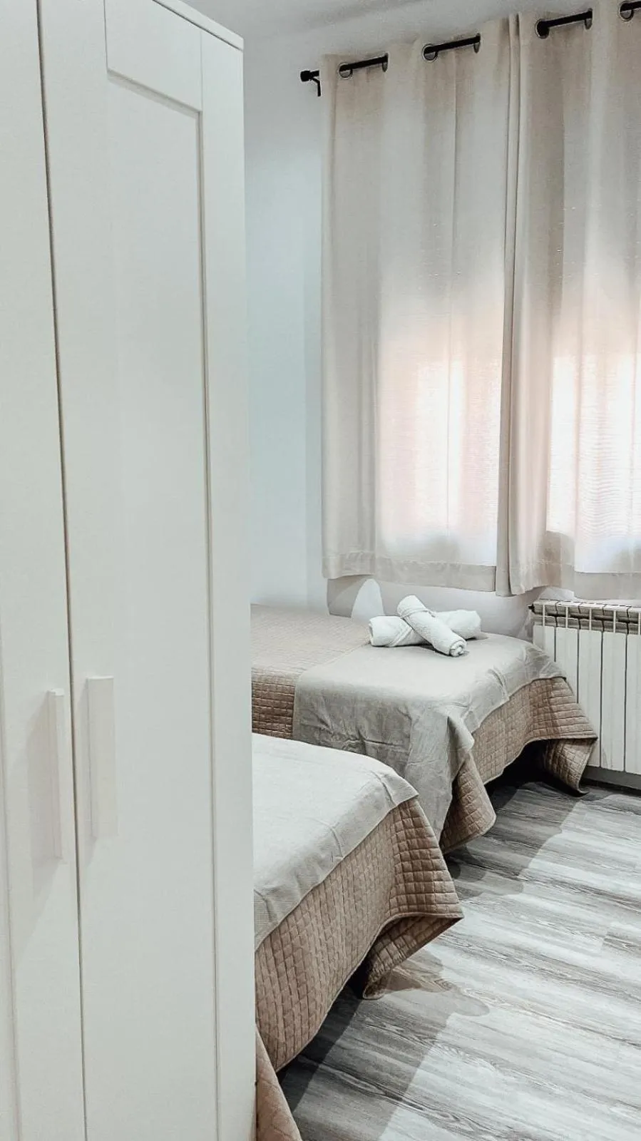 Bed in Hostal Ruta de Francia