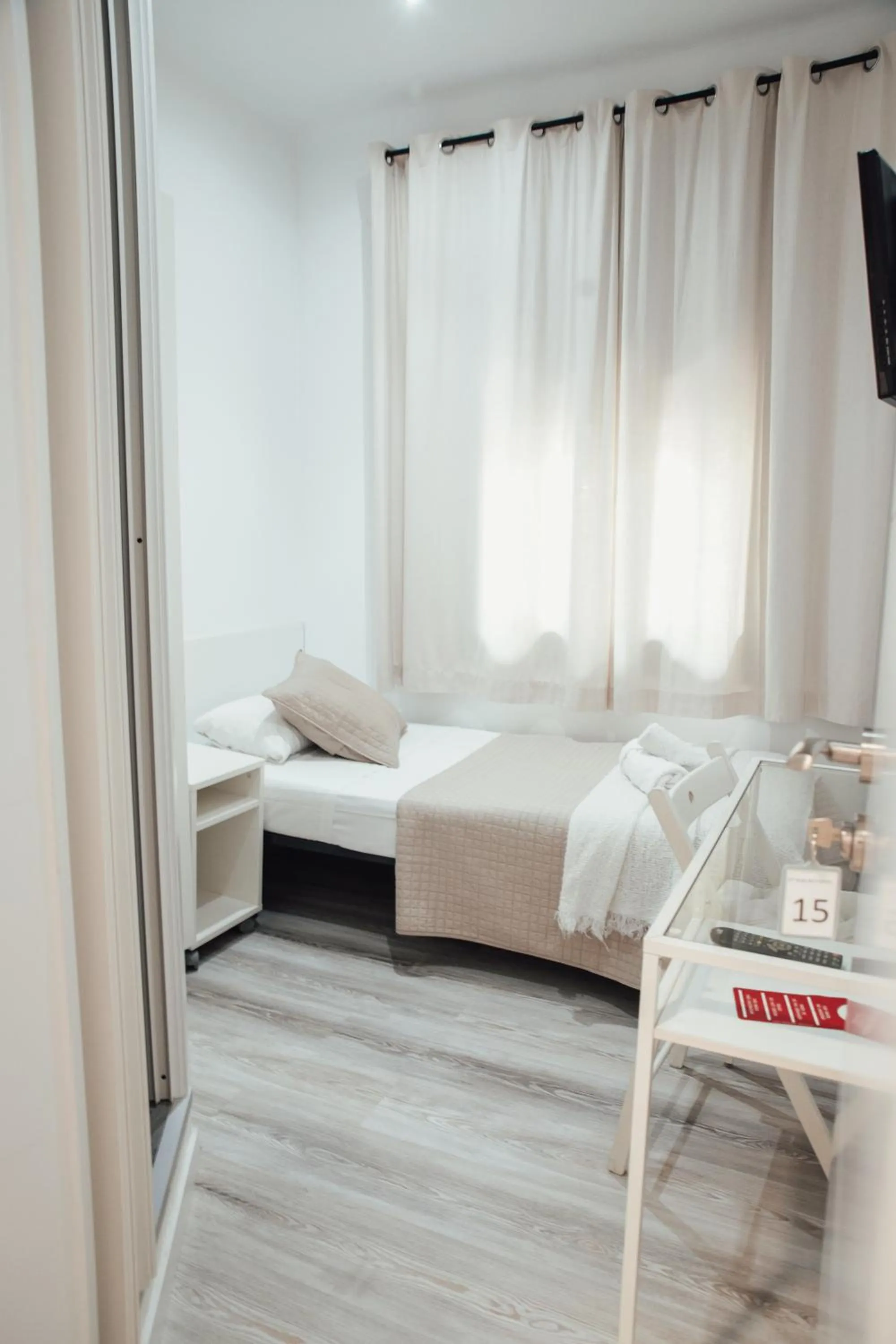 Bed in Hostal Ruta de Francia