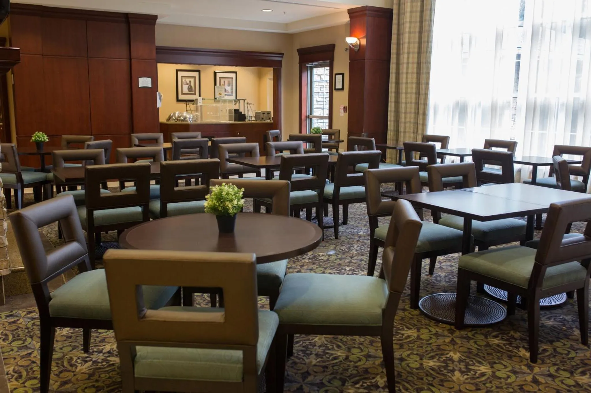 Restaurant/places to eat in Staybridge Suites London by IHG