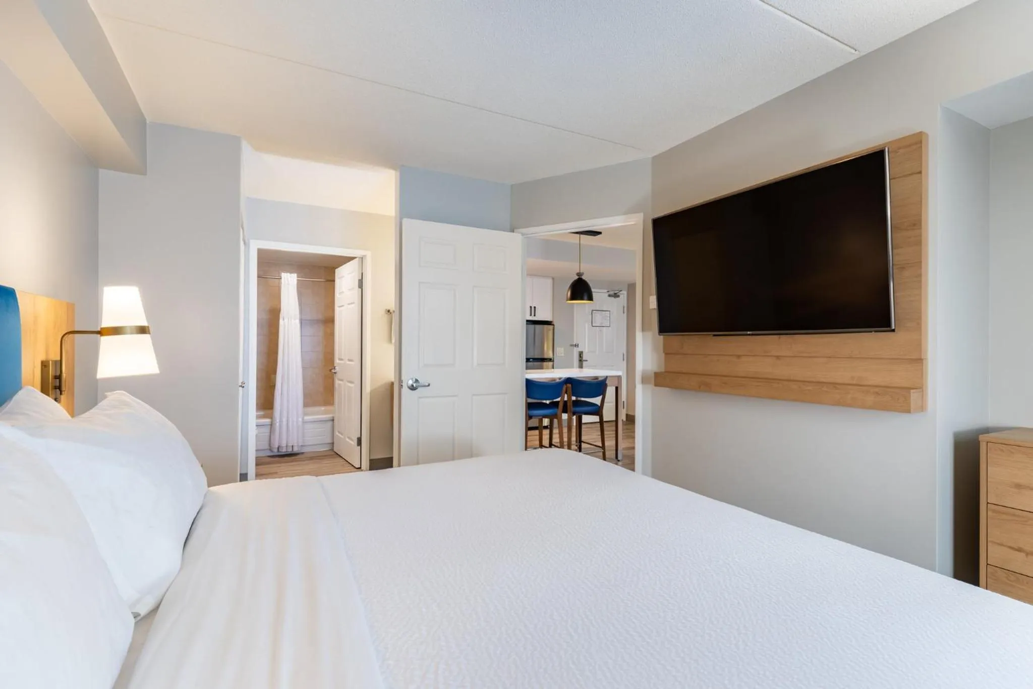 Photo of the whole room, Bed in Staybridge Suites London by IHG