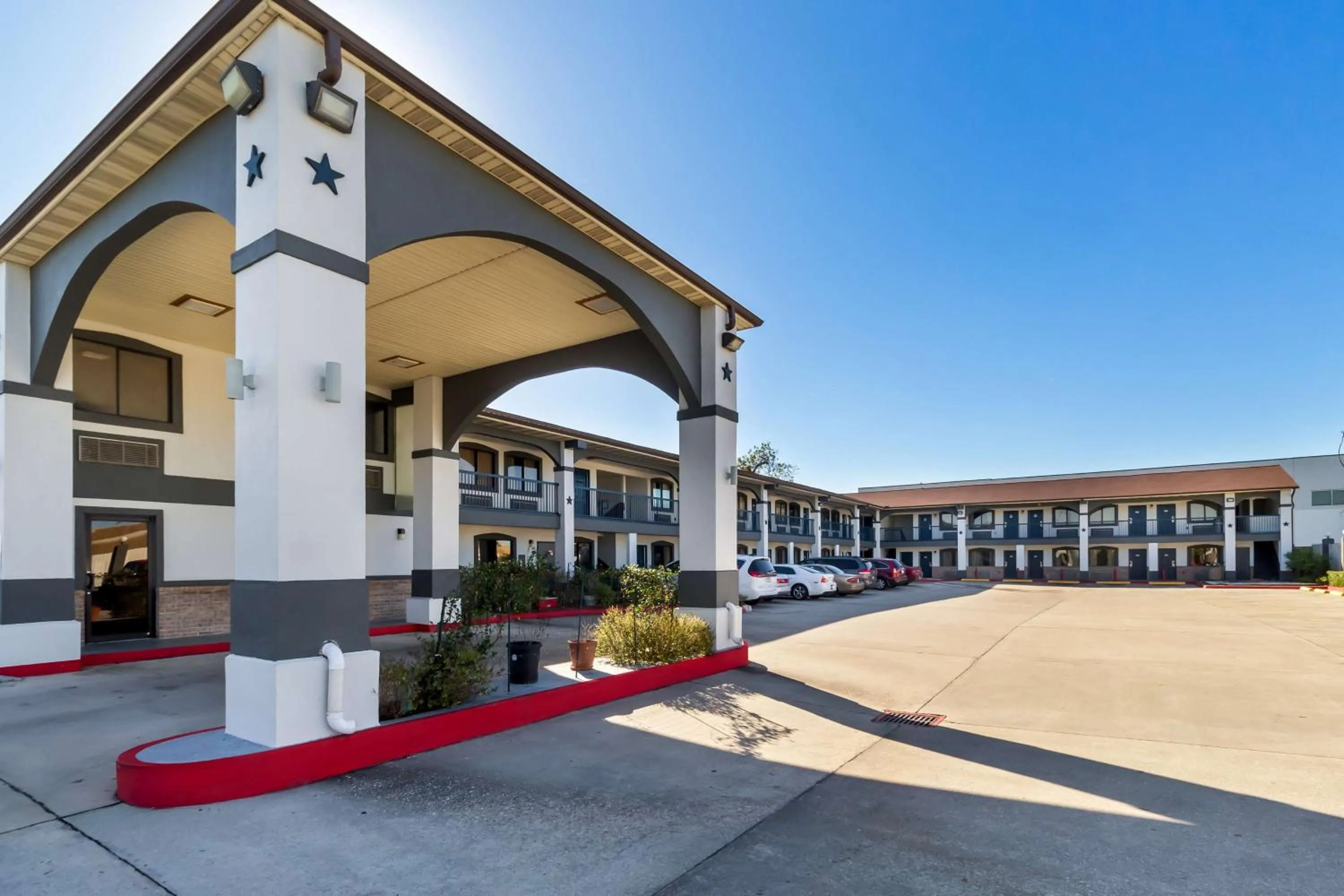 Property building in Americas Best Value Inn Houston Heights at I-45