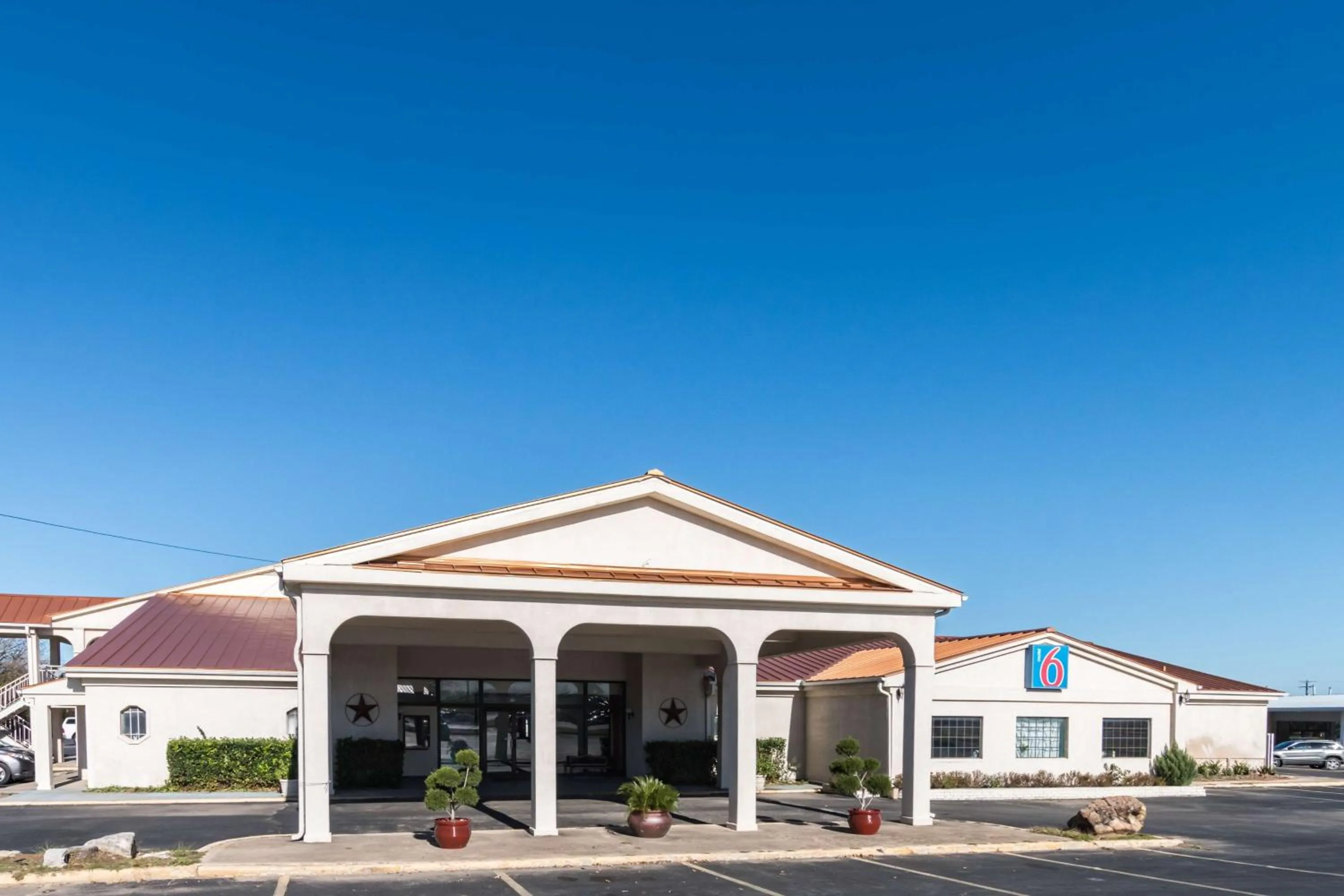 Property building in Motel 6-Stephenville, TX