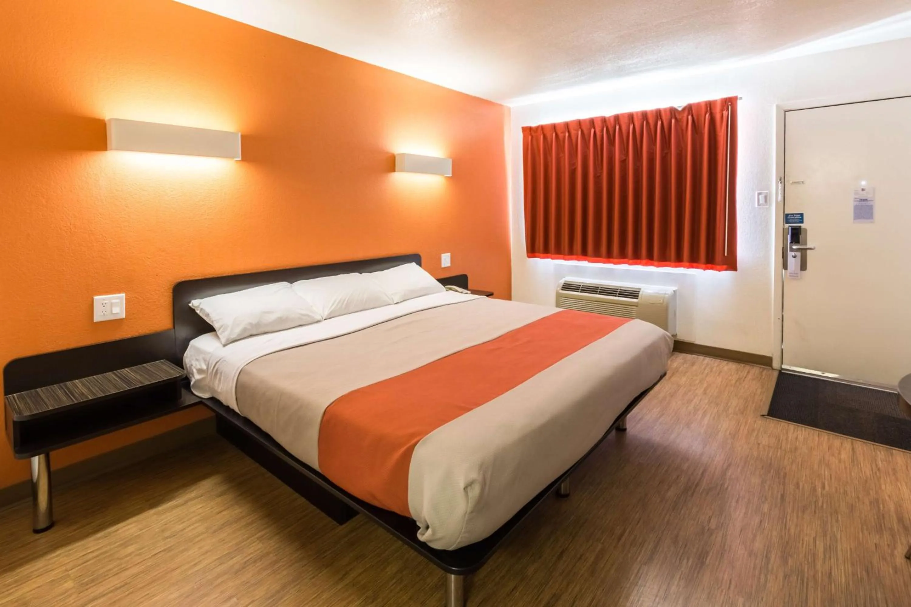 Photo of the whole room, Bed in Motel 6-Stephenville, TX