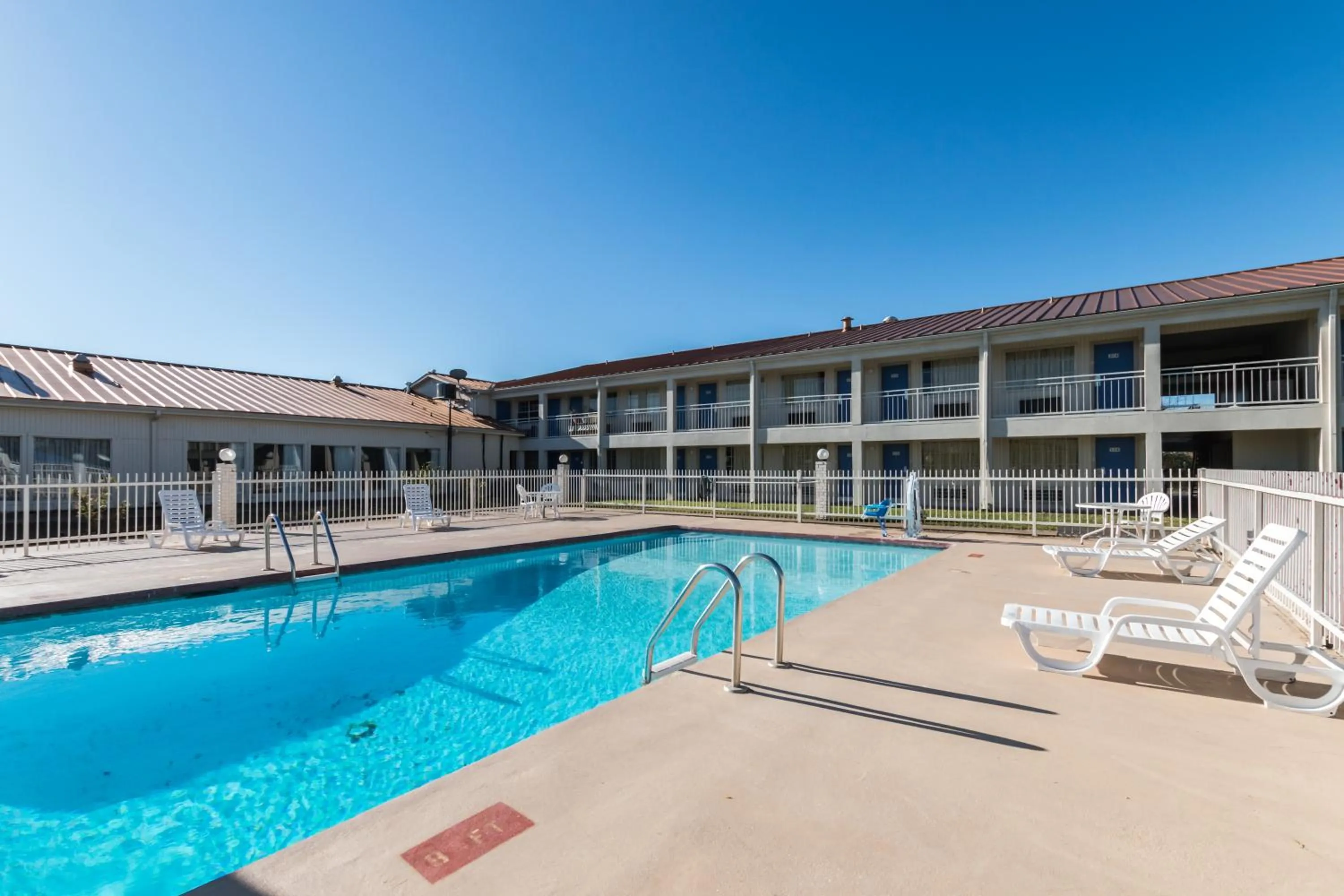 Swimming pool in Motel 6-Stephenville, TX
