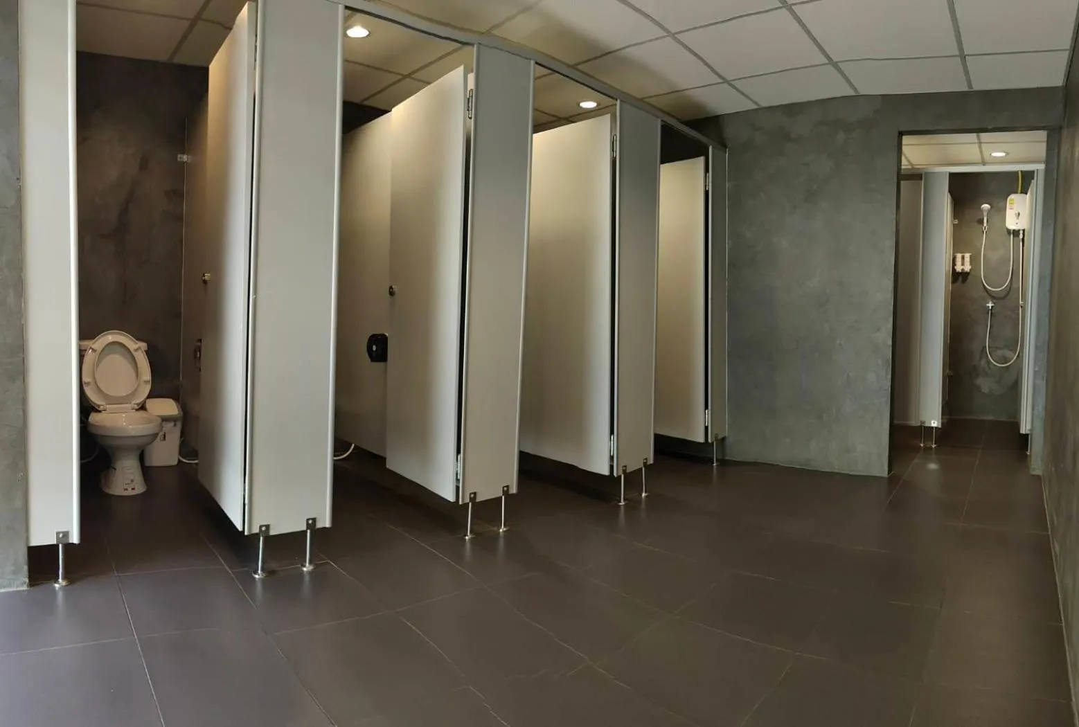 Toilet in Best Bed Suvarnabhumi Hostel