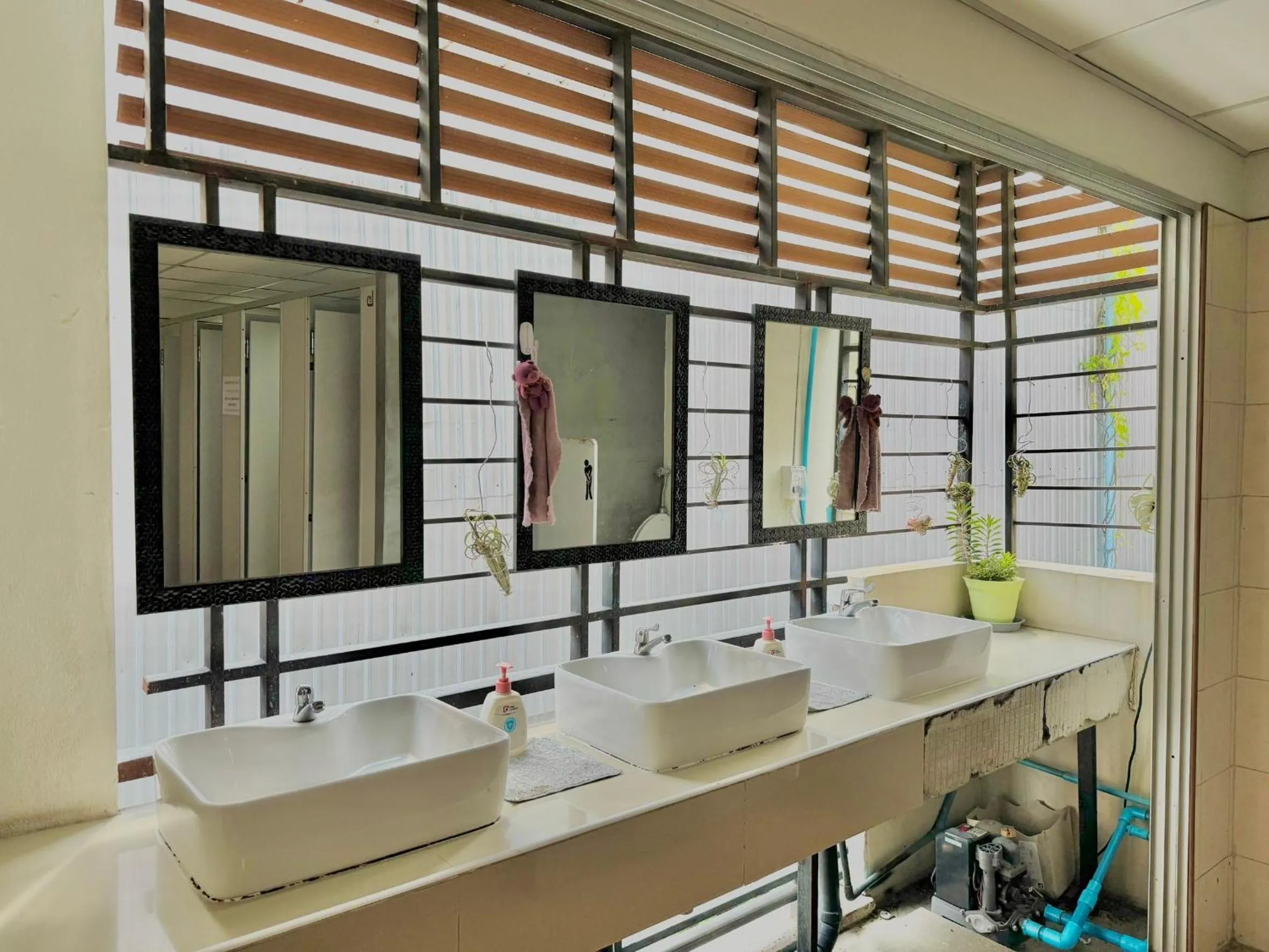 Bathroom in Best Bed Suvarnabhumi Hostel