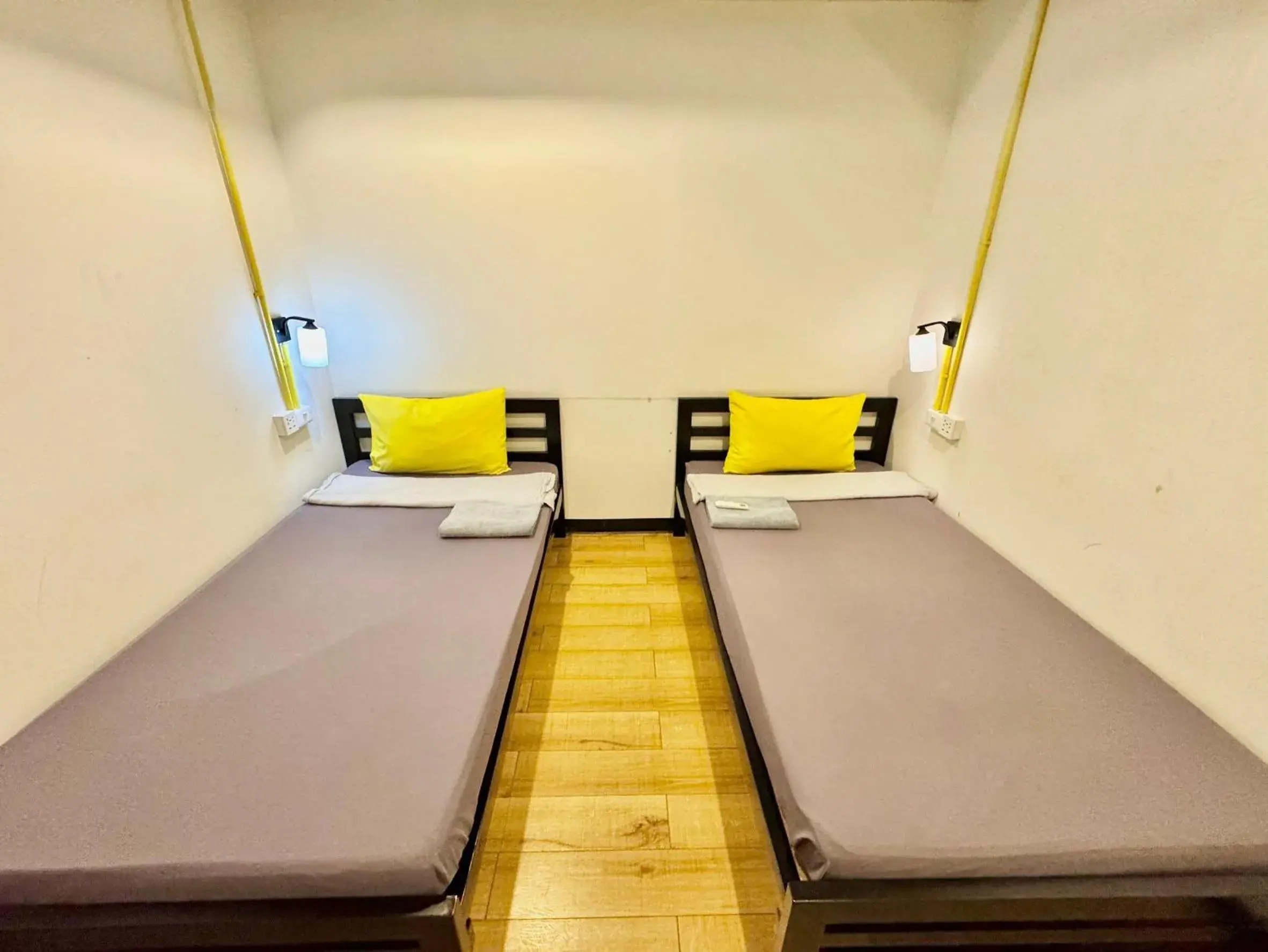 Twin Room with Shared Bathroom in Best Bed Suvarnabhumi Hostel Twin Room with Shared Bathroom in Best Bed Suvarnabhumi Hostel