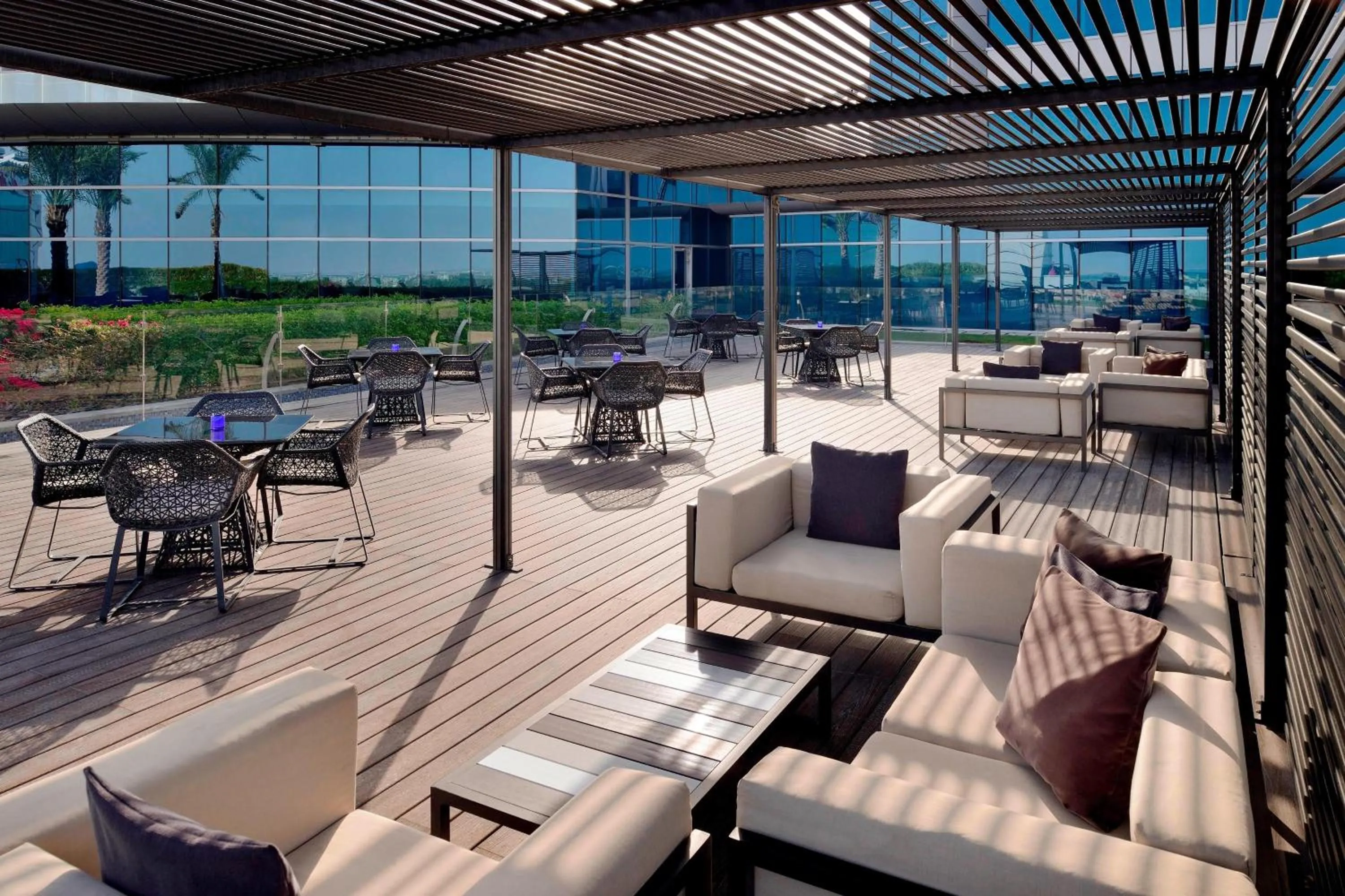 Swimming pool in JW Marriott Marquis Hotel Dubai