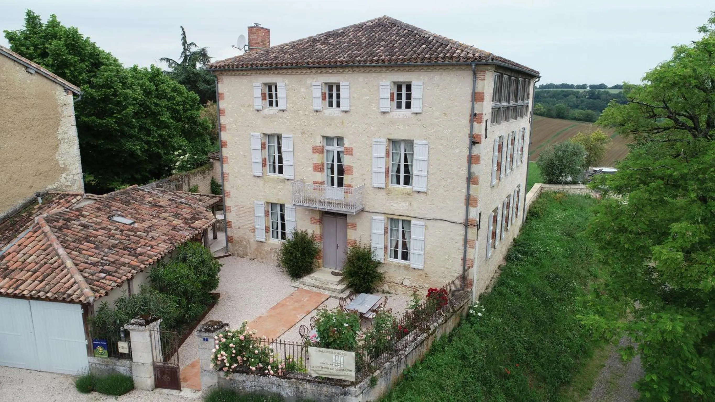 Property building in B&B La Mirande de Saint-Clar