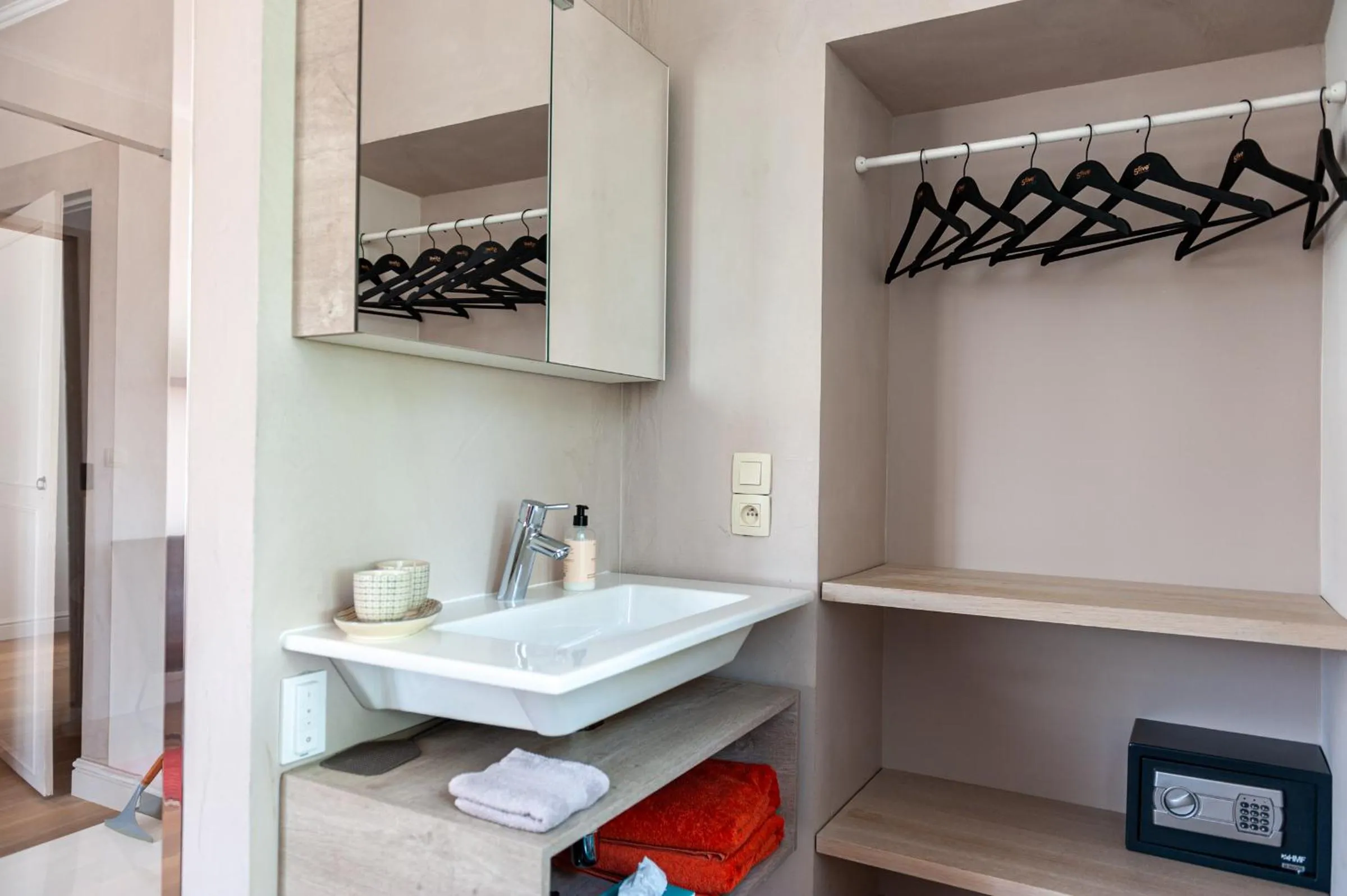 Natural landscape in B&B La Mirande de Saint-Clar