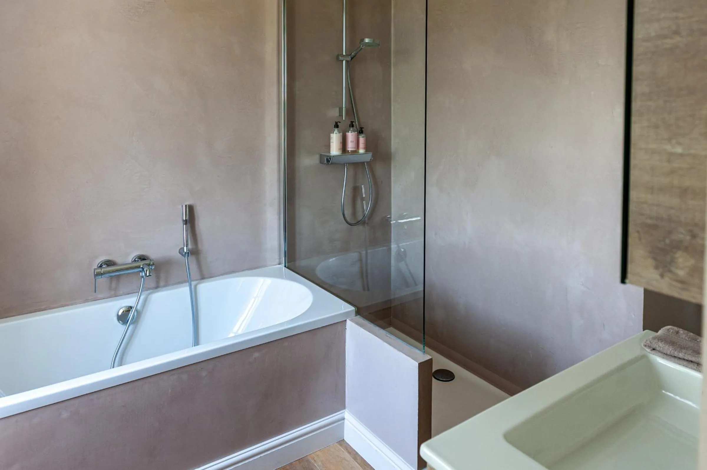 Shower in B&B La Mirande de Saint-Clar