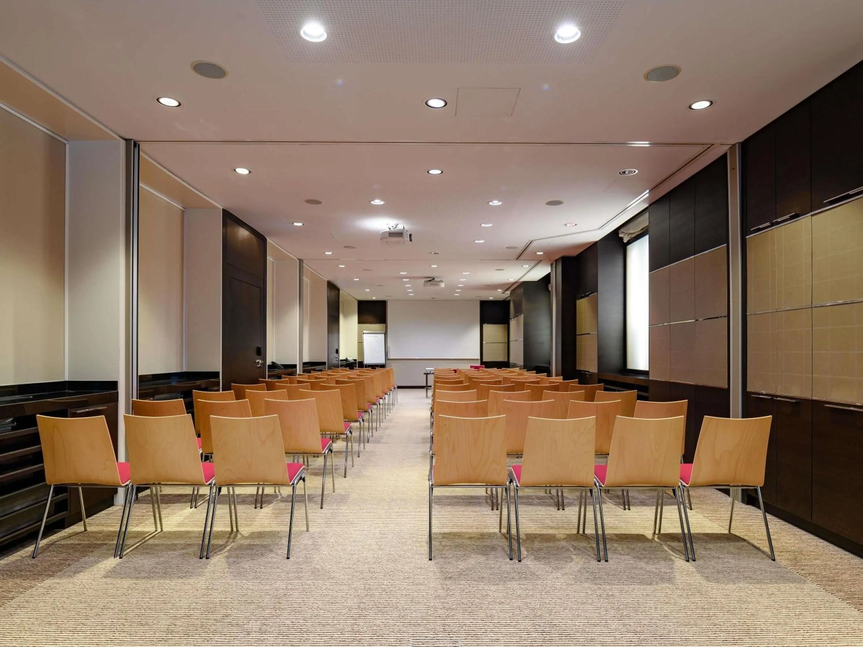 Meeting/conference room in Mövenpick Hotel Lausanne