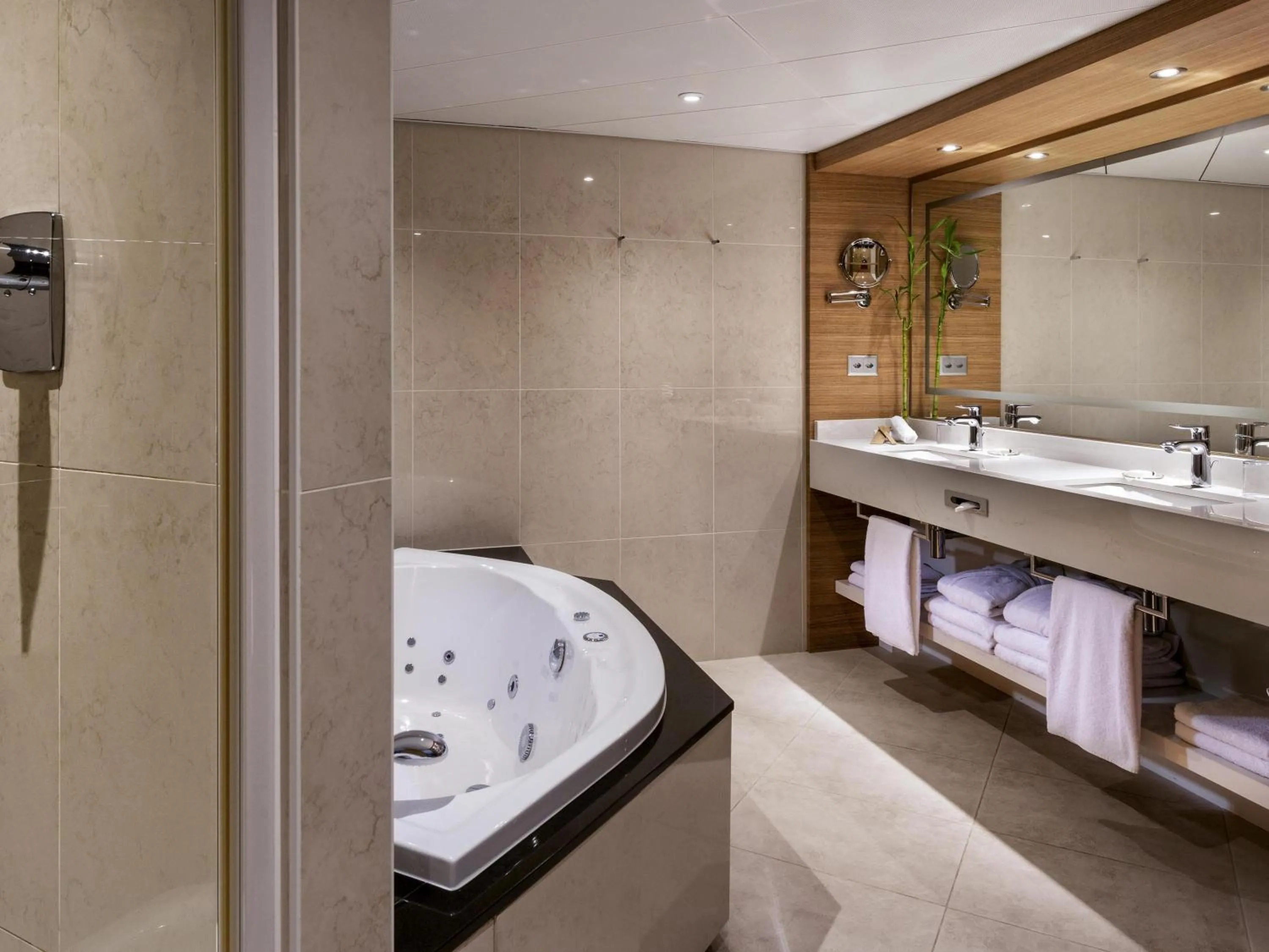 Bedroom in Mövenpick Hotel Lausanne