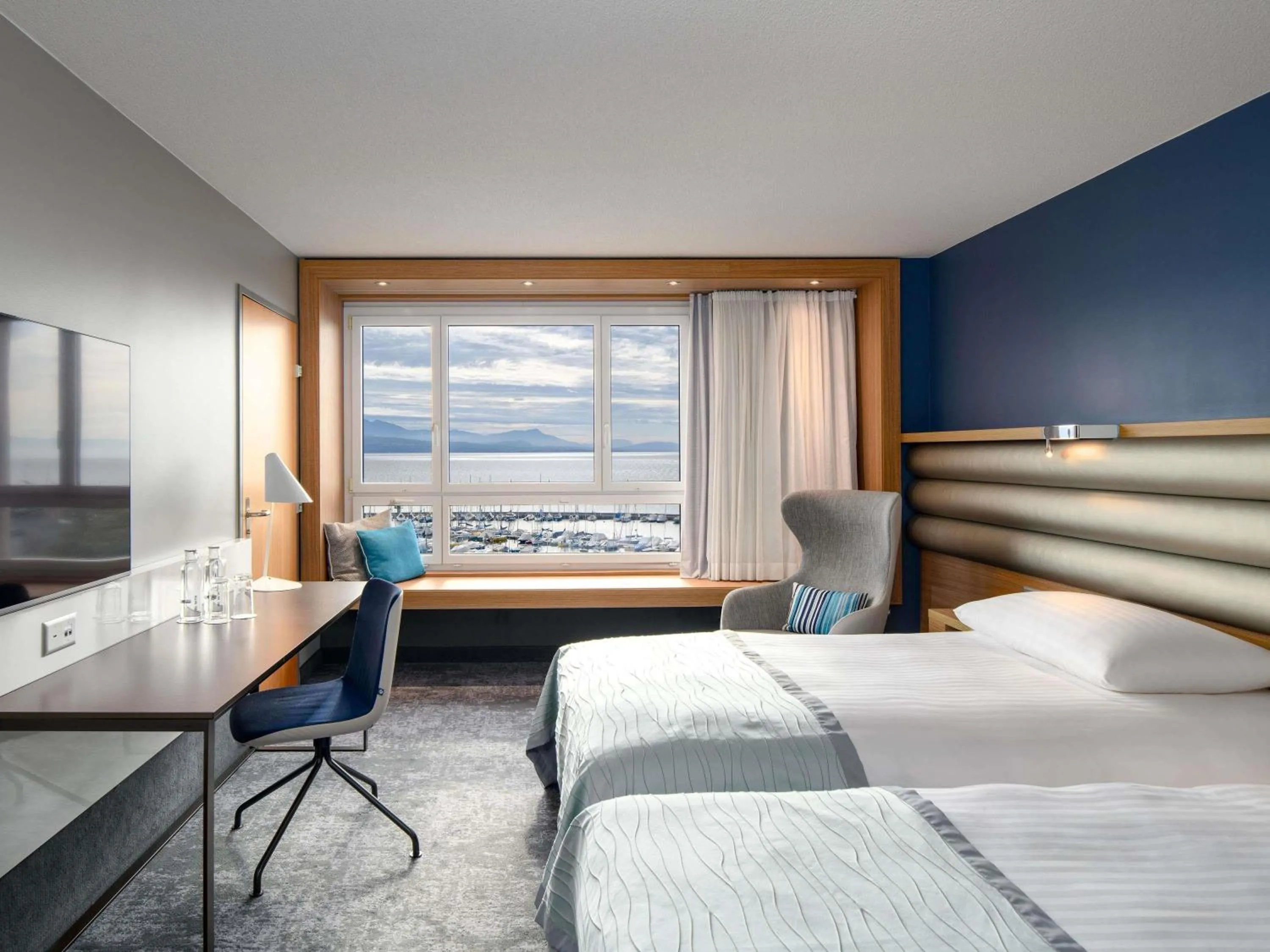 Bedroom, Bed in Mövenpick Hotel Lausanne