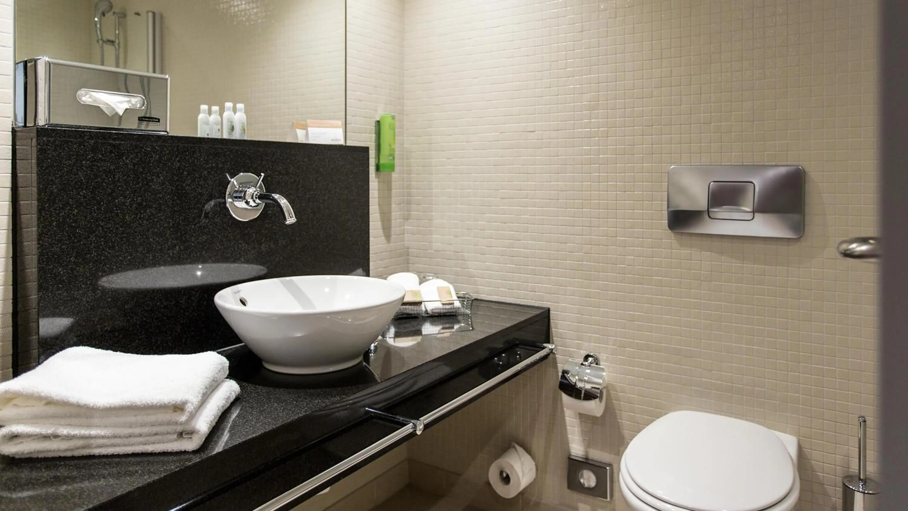 Toilet in Mövenpick Hotel Lausanne