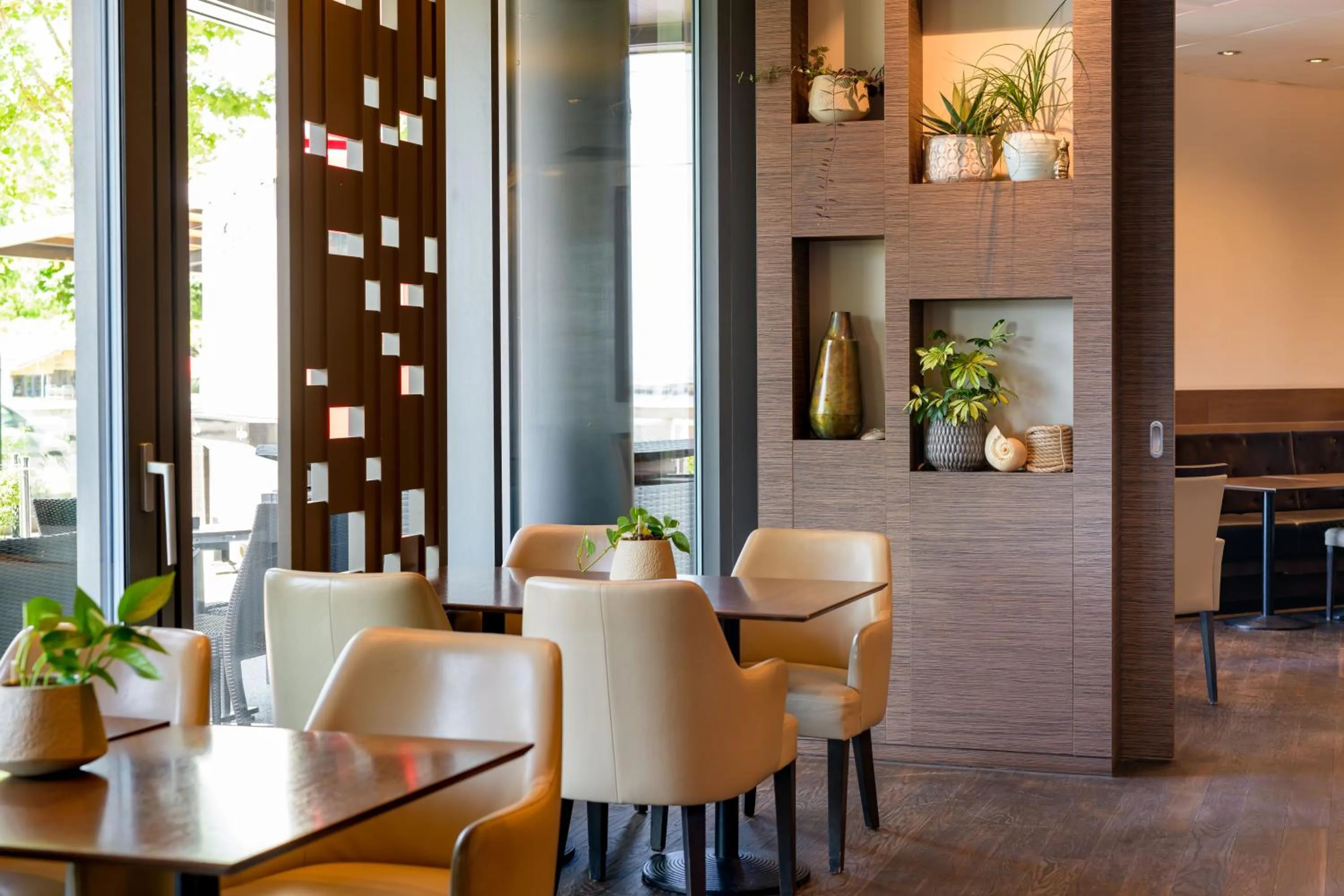 Lounge or bar in Mövenpick Hotel Lausanne