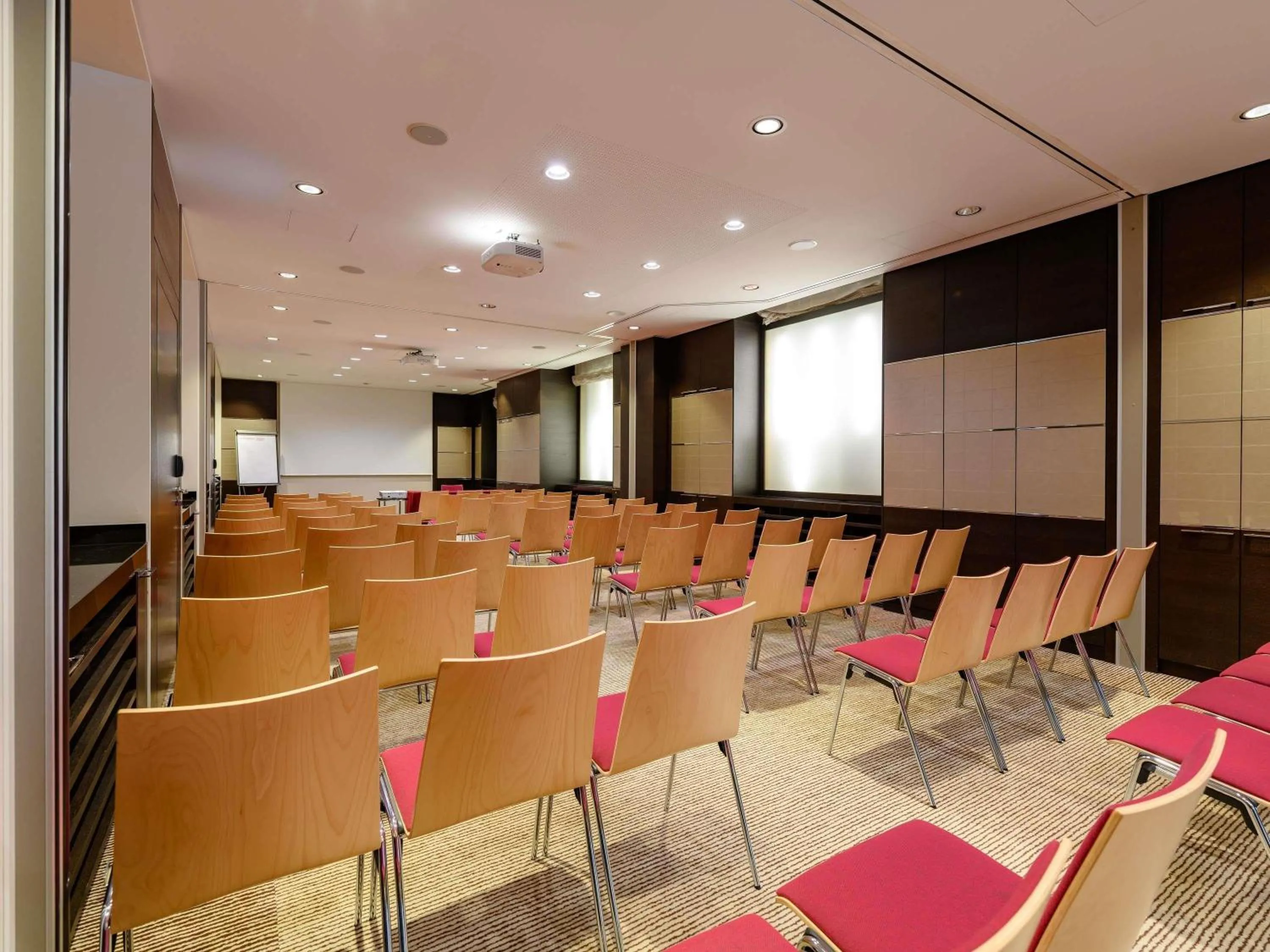 Meeting/conference room in Mövenpick Hotel Lausanne
