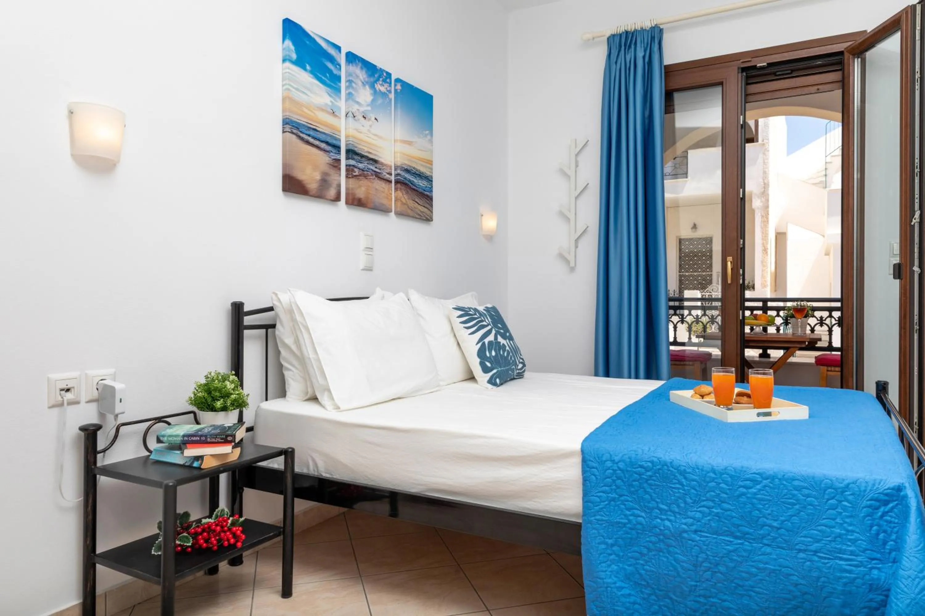 Bed in NAXOS DIAMOND Studios Apartments