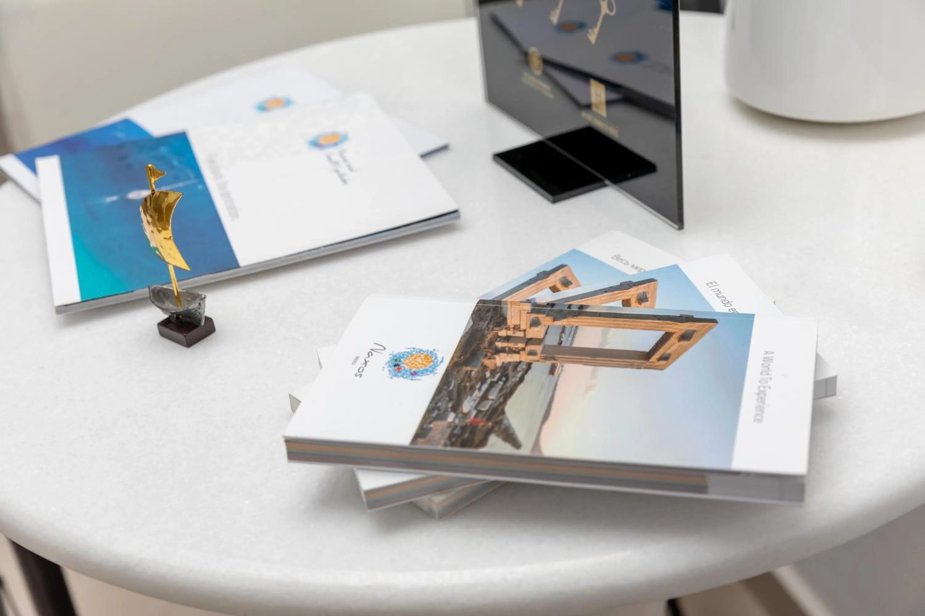 Lobby or reception in NAXOS DIAMOND Studios Apartments