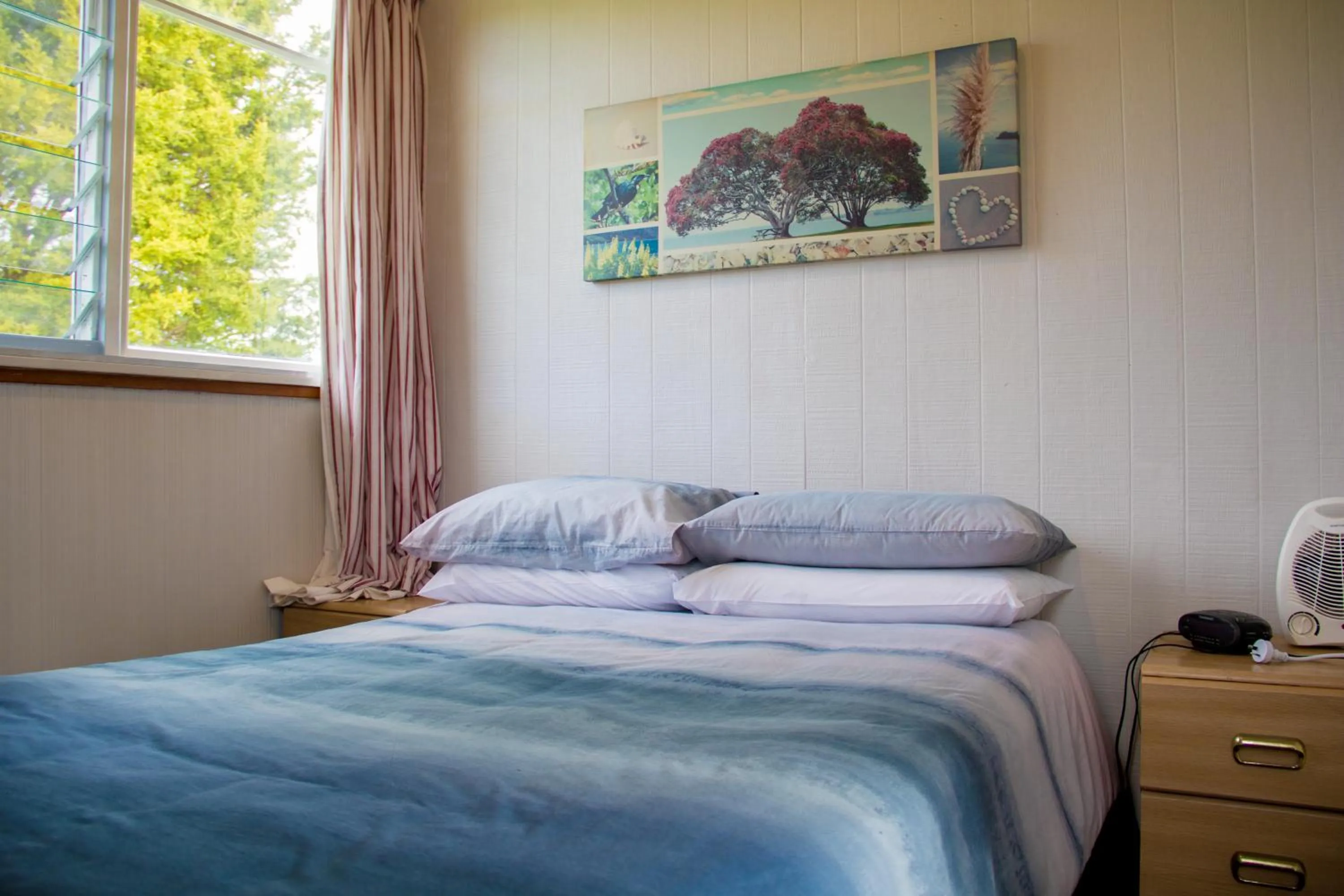 Bed in Russell-Orongo Bay Holiday Park