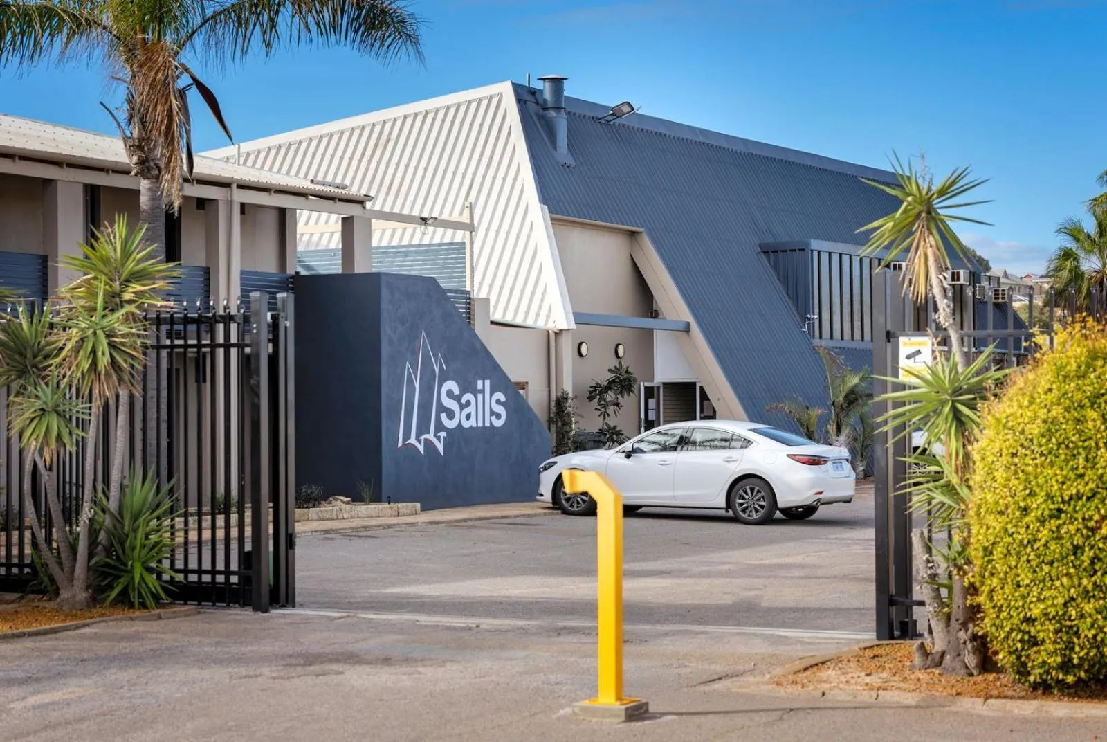 Parking in Sails Motel Geraldton