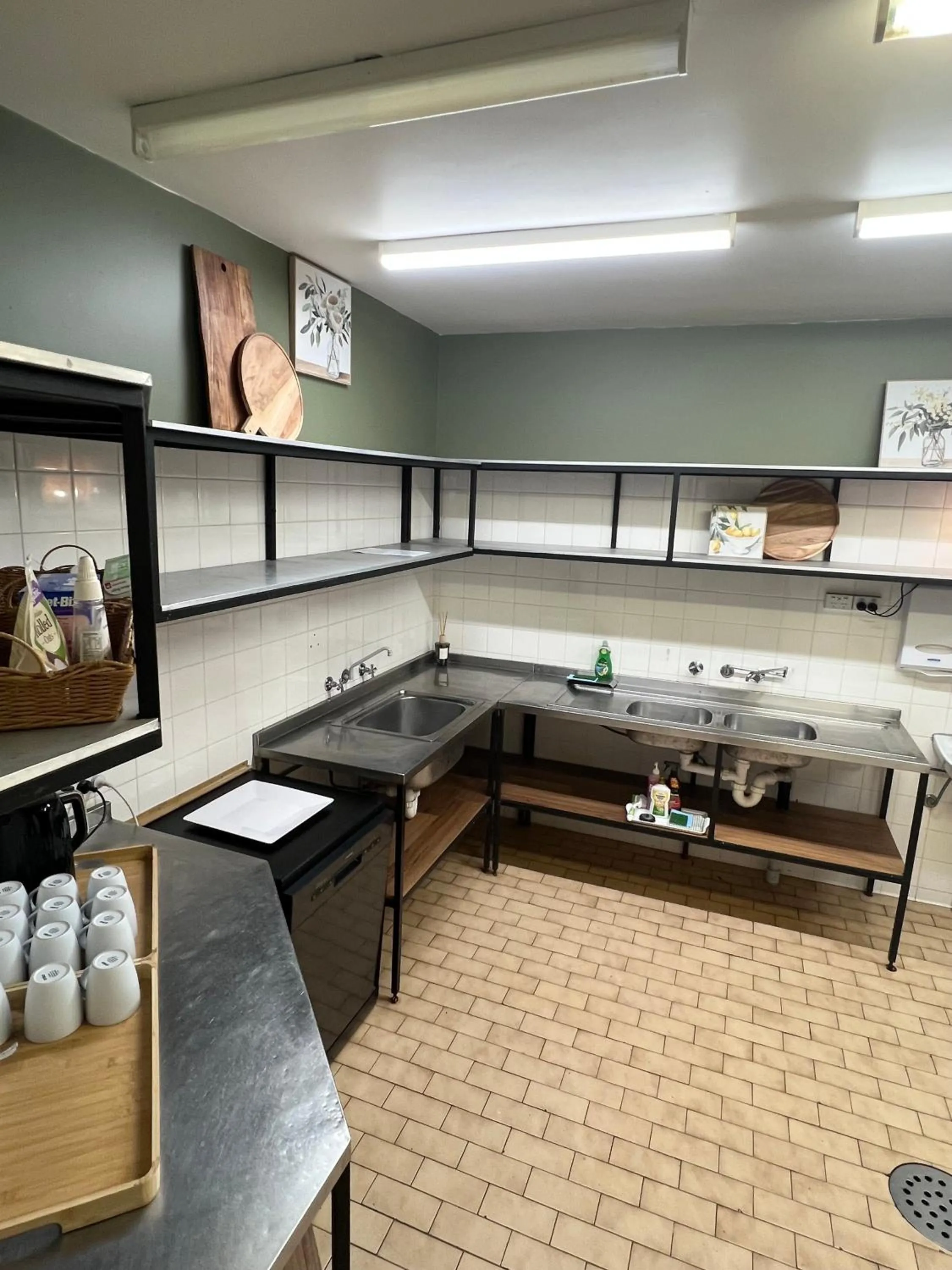 Communal kitchen in Sails Motel Geraldton