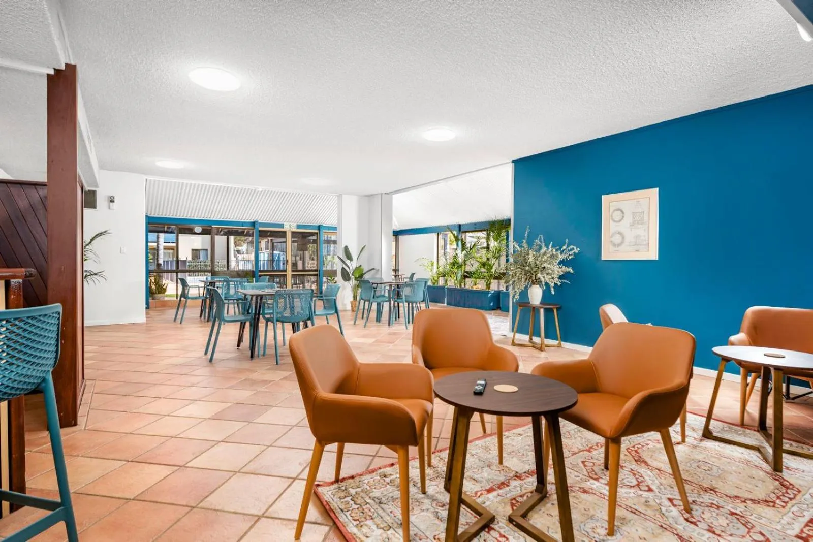 Communal lounge/ TV room in Sails Motel Geraldton